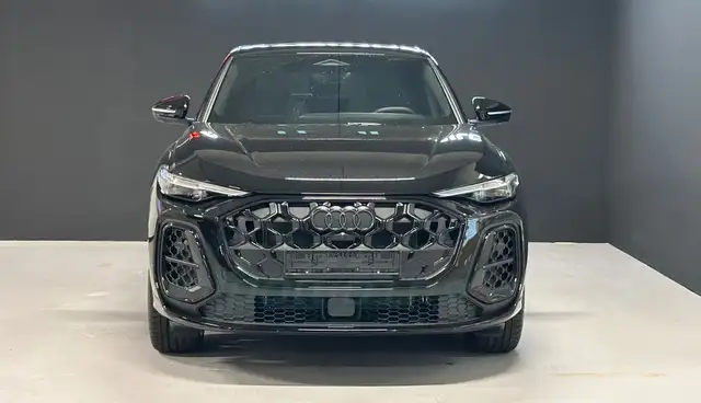 Audi Q5 view 4