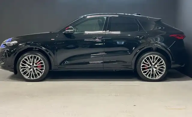 Audi Q5 view 8