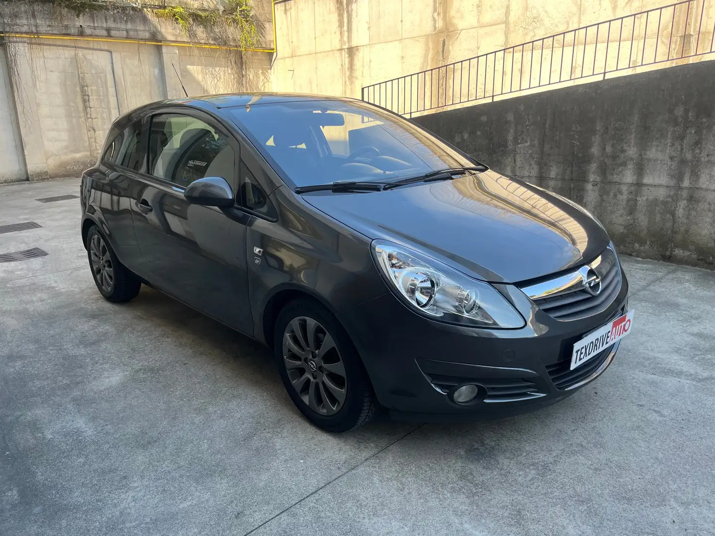 Opel Corsa Corsa IV 2010 3p 1.2 Edition 85cv Gris - 2