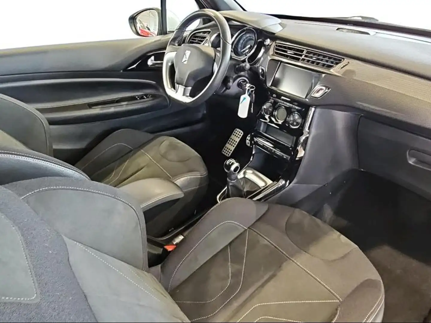 DS Automobiles DS 3 Sportchic 1.2i 82pk GPS | PDC 360 | amera | Cruise Bleu - 2
