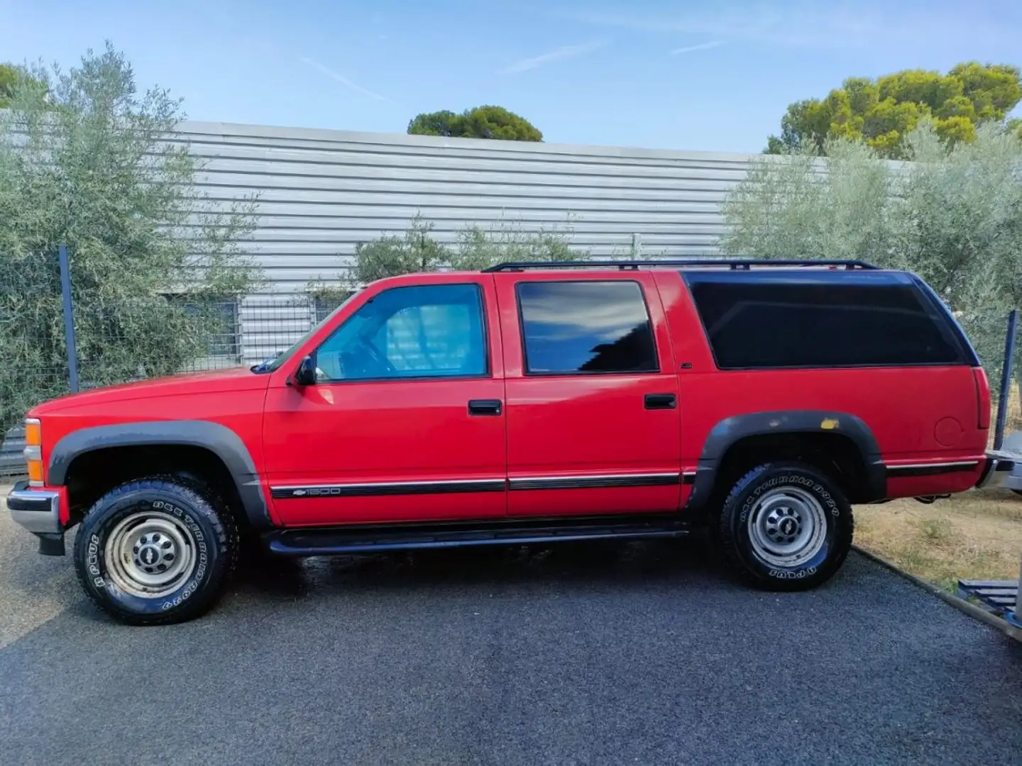 Chevrolet Suburban V8 6.5 Diesel Roşu - 2