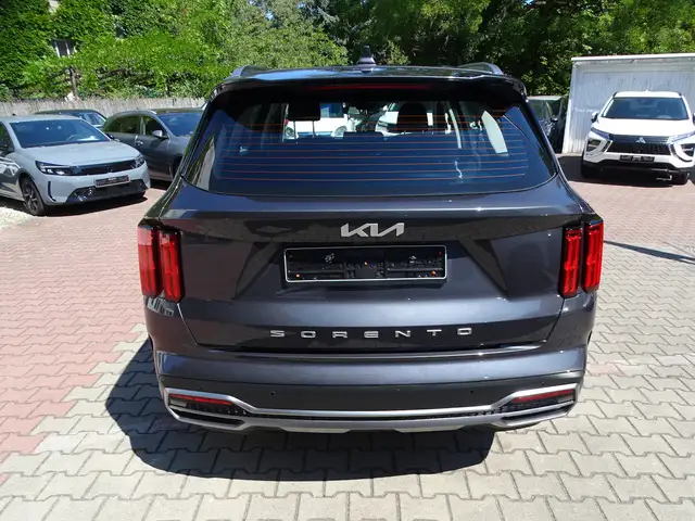 Kia Sorento view 4