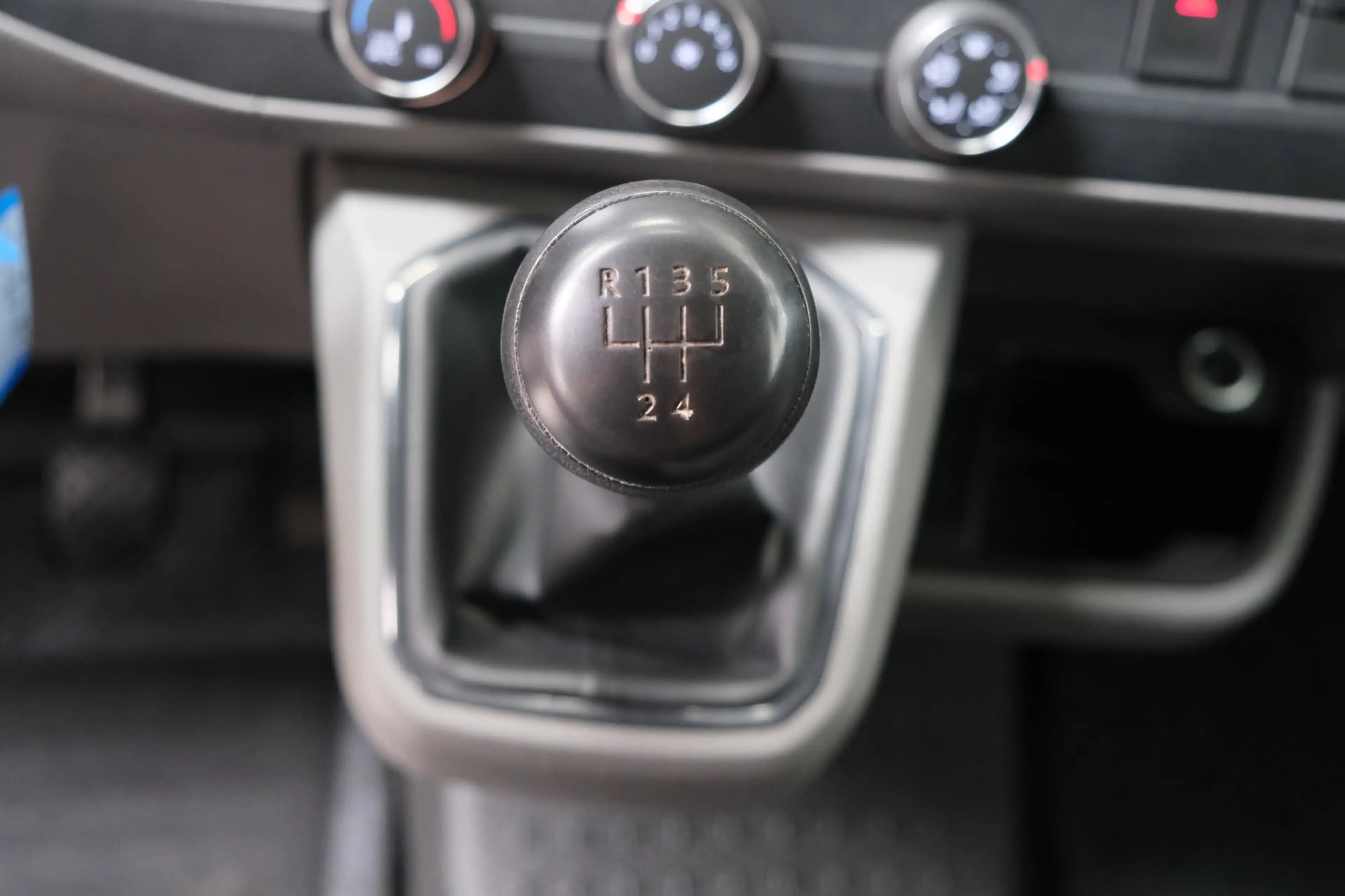 Volkswagen Transporter 2.0 TDI L2H1 30 3p - Airco, Cruise, Stoelverwarmin — photo 21