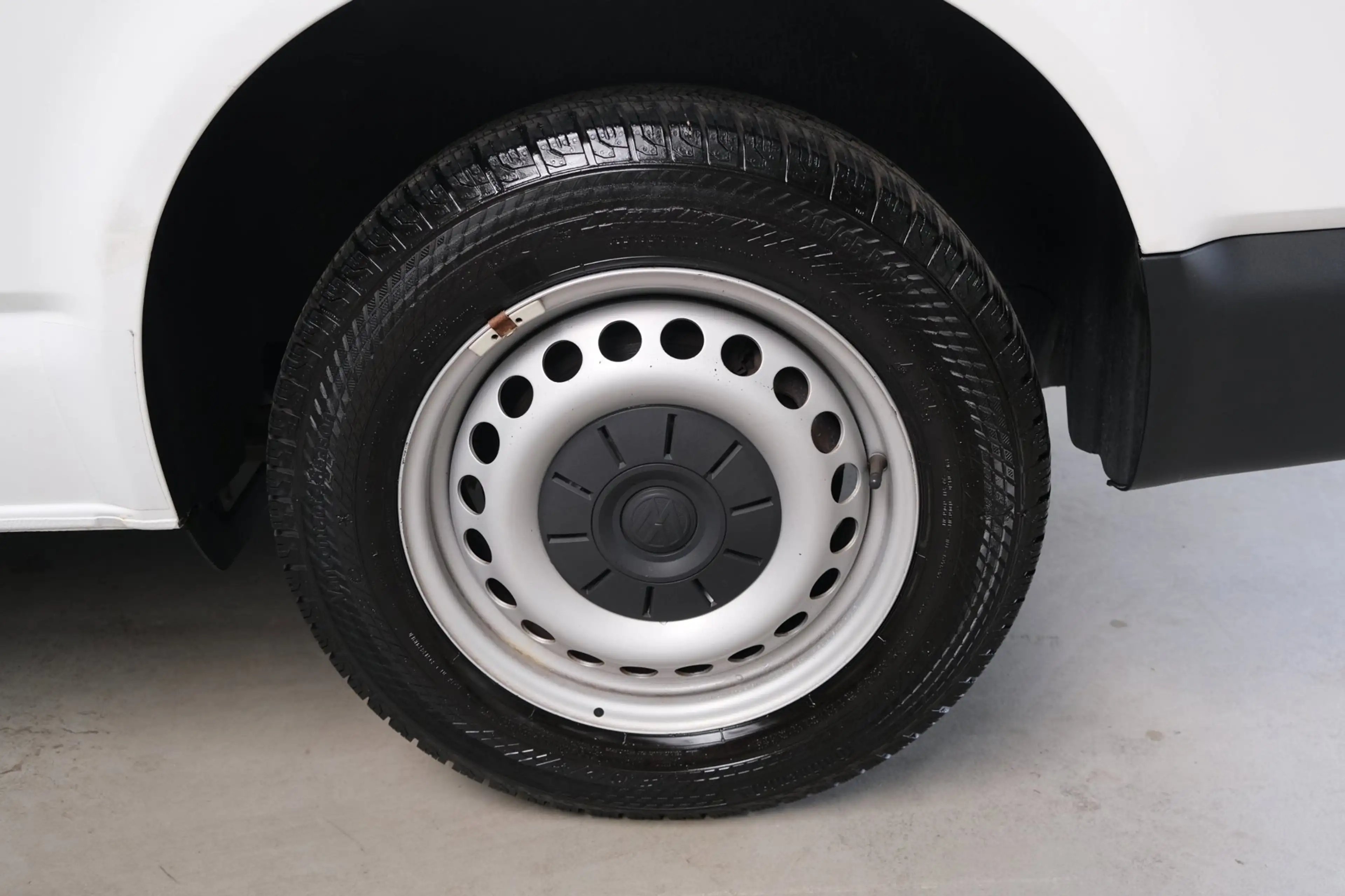 Volkswagen Transporter 2.0 TDI L2H1 30 3p - Airco, Cruise, Stoelverwarmin — photo 25
