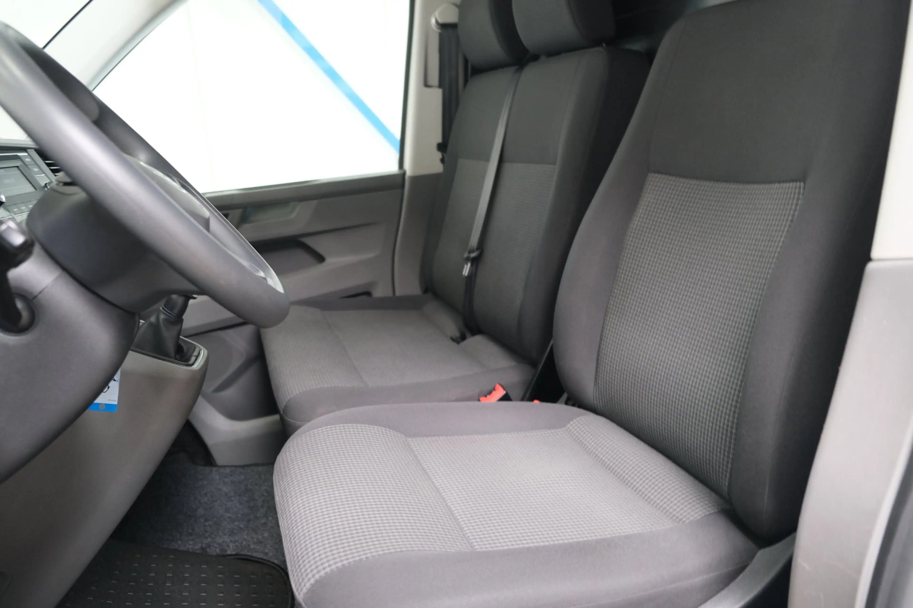 Volkswagen Transporter 2.0 TDI L2H1 30 3p - Airco, Cruise, Stoelverwarmin — photo 15
