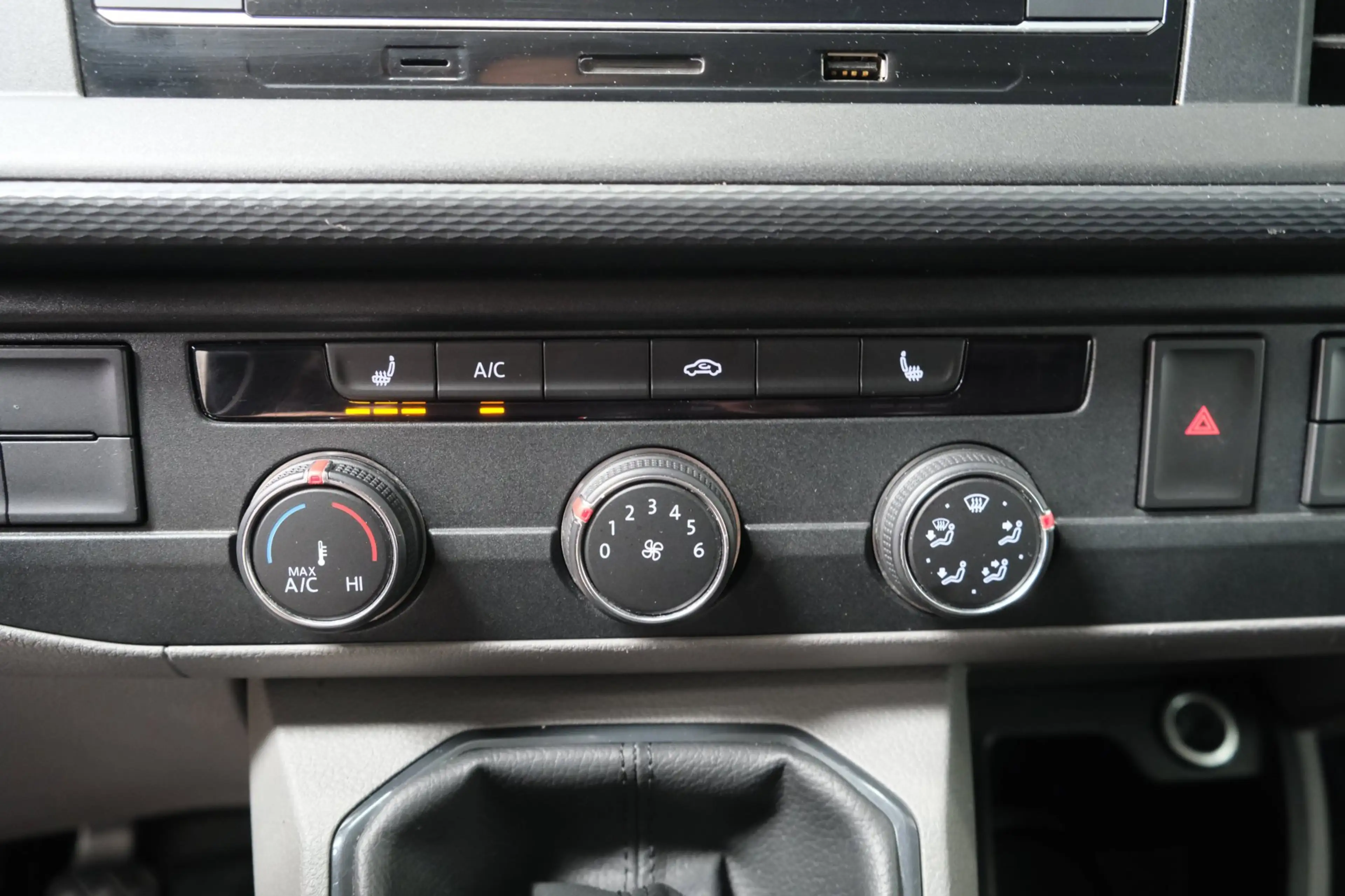 Volkswagen Transporter 2.0 TDI L2H1 30 3p - Airco, Cruise, Stoelverwarmin — photo 20