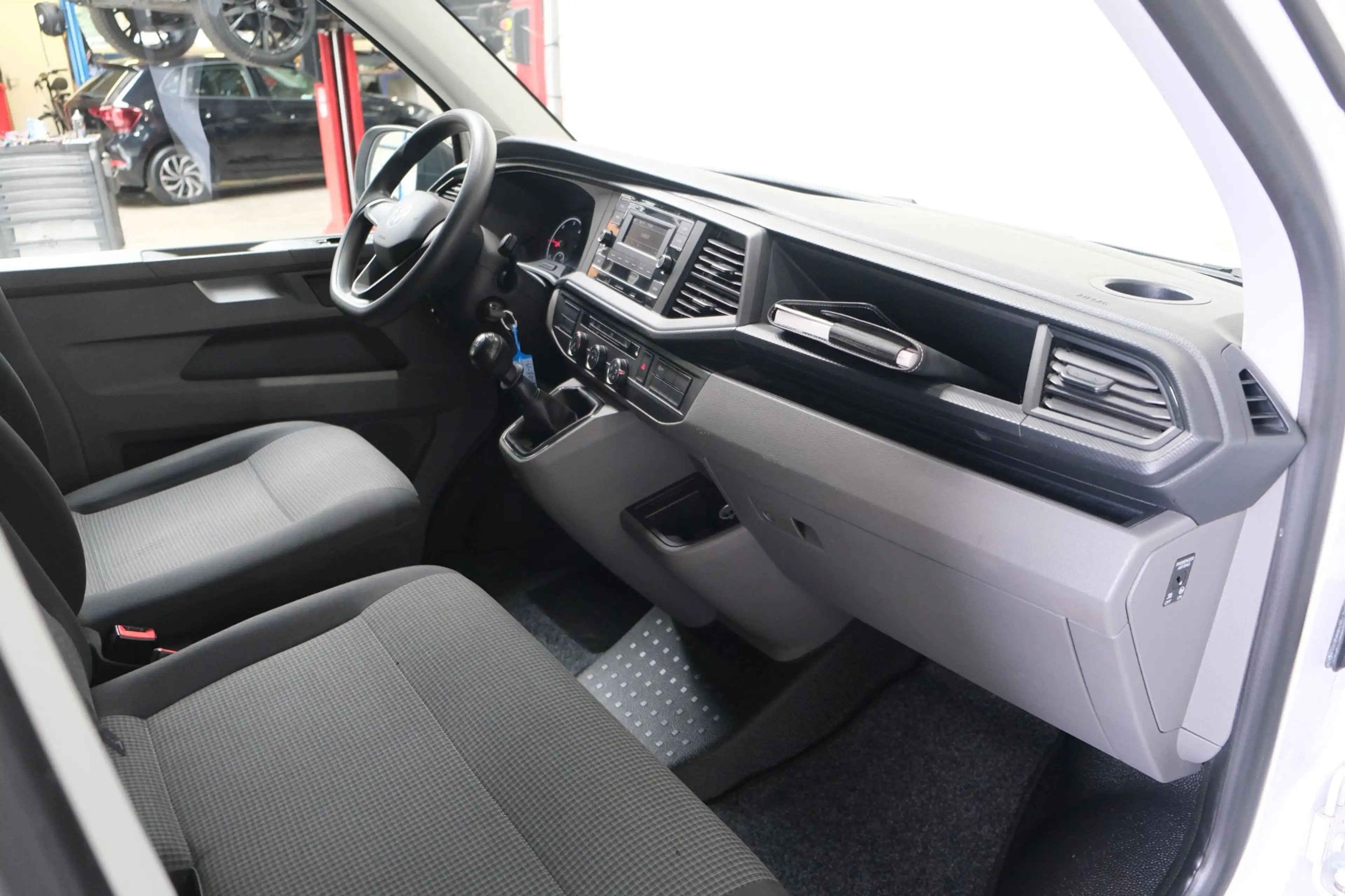 Volkswagen Transporter 2.0 TDI L2H1 30 3p - Airco, Cruise, Stoelverwarmin — photo 7
