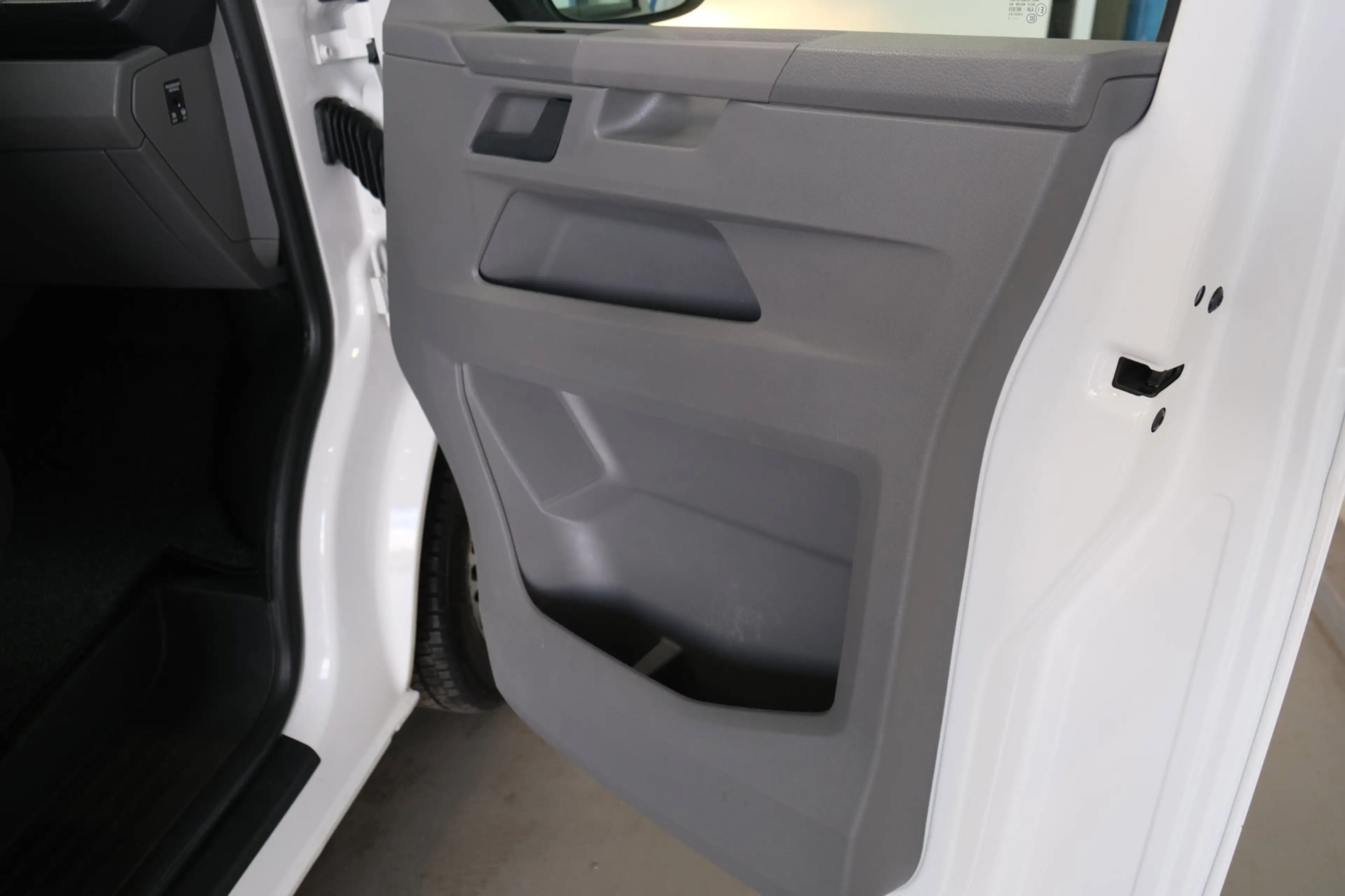 Volkswagen Transporter 2.0 TDI L2H1 30 3p - Airco, Cruise, Stoelverwarmin — photo 5
