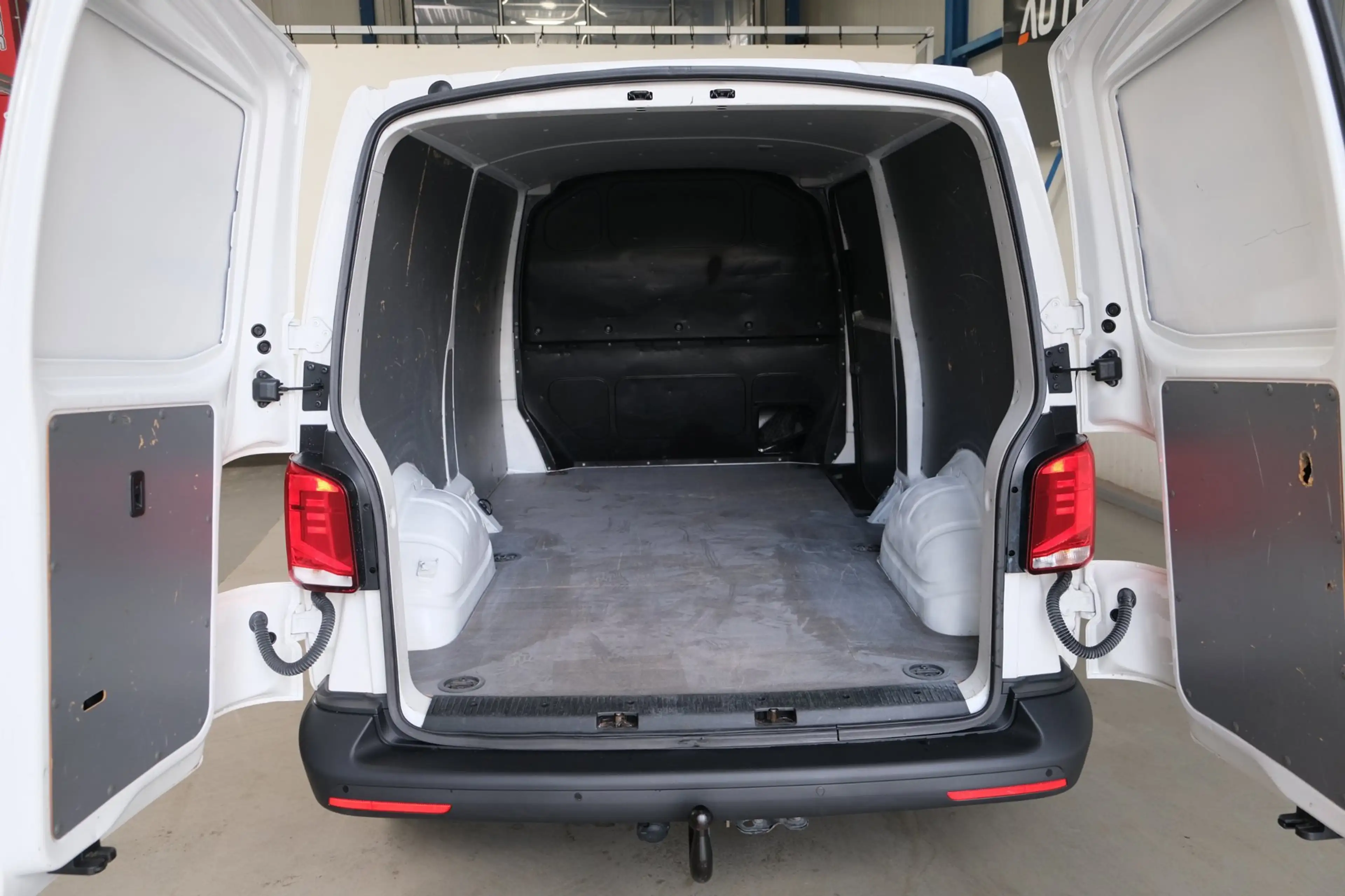 Volkswagen Transporter 2.0 TDI L2H1 30 3p - Airco, Cruise, Stoelverwarmin — photo 11