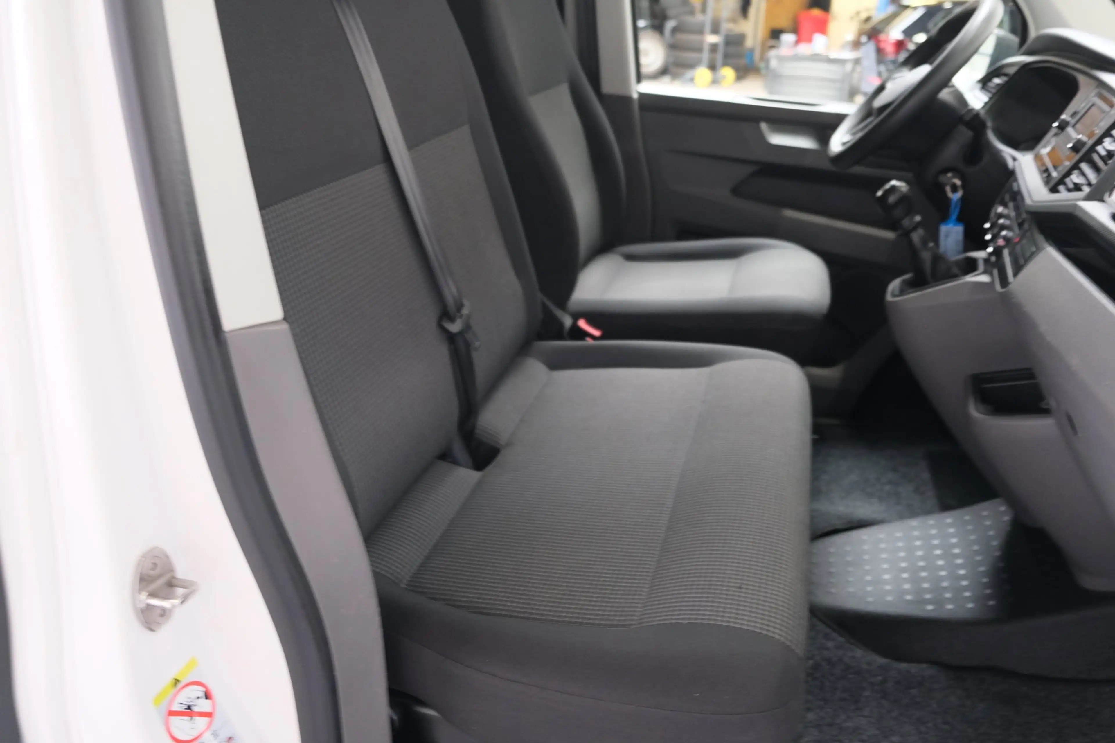 Volkswagen Transporter 2.0 TDI L2H1 30 3p - Airco, Cruise, Stoelverwarmin — photo 6
