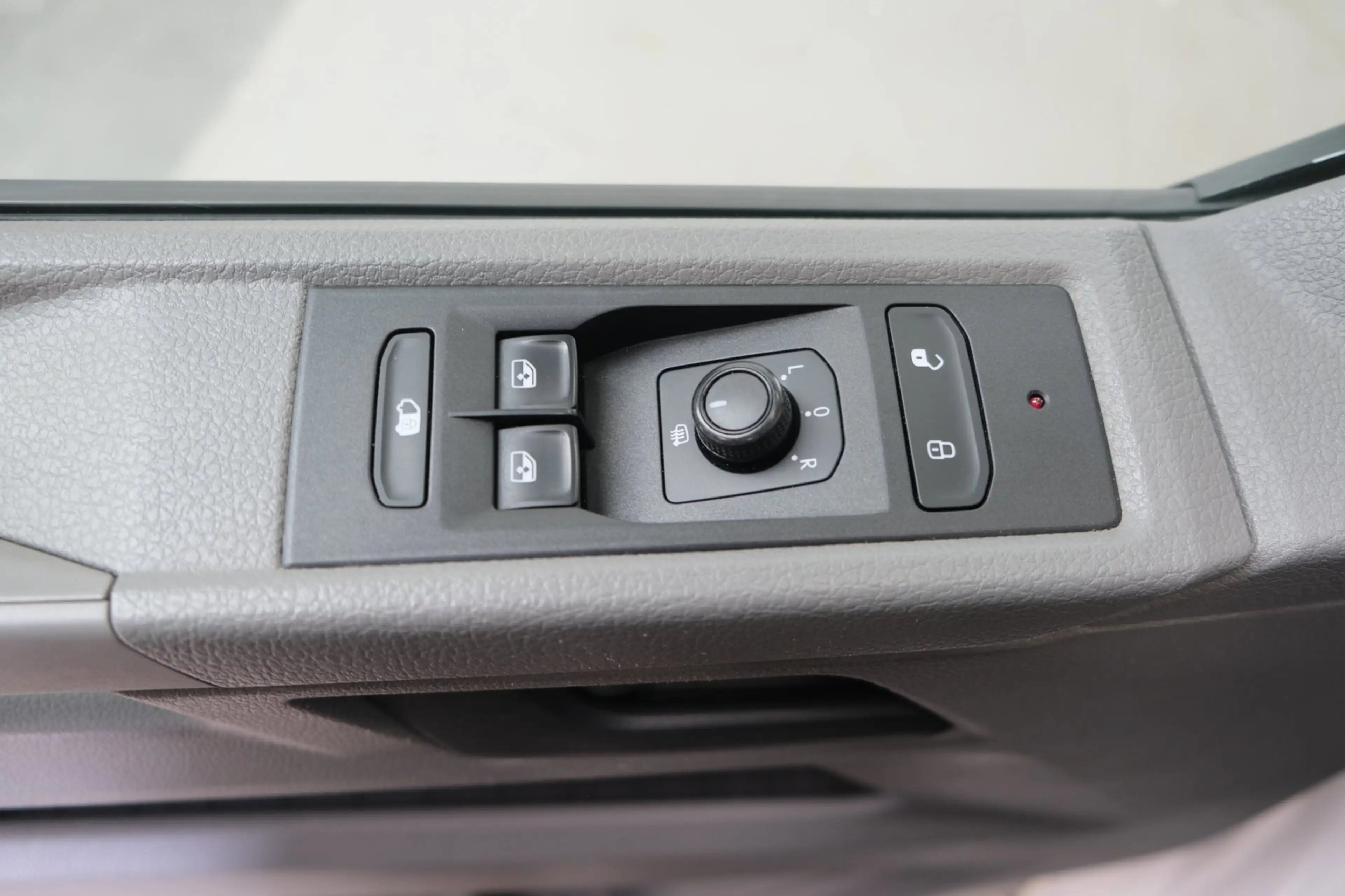 Volkswagen Transporter 2.0 TDI L2H1 30 3p - Airco, Cruise, Stoelverwarmin — photo 14