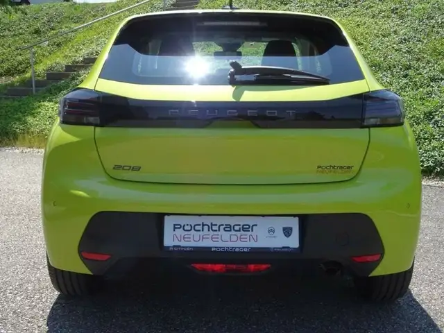 Peugeot 208 view 4