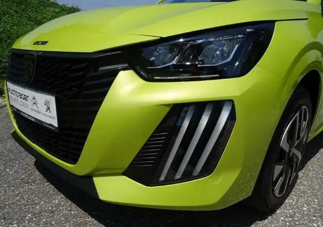 Peugeot 208 view 6