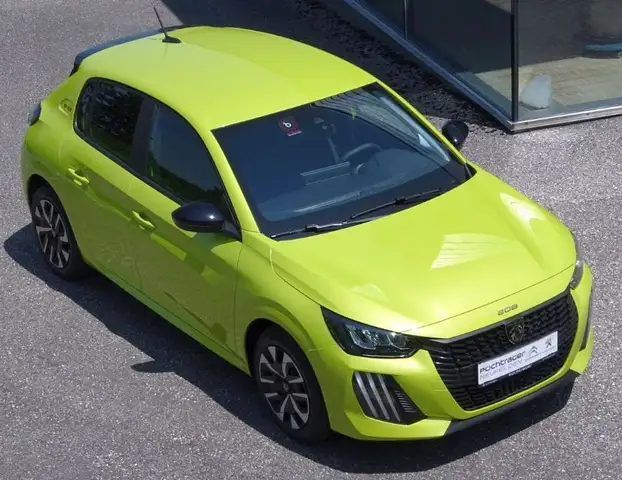 Peugeot 208 view 5