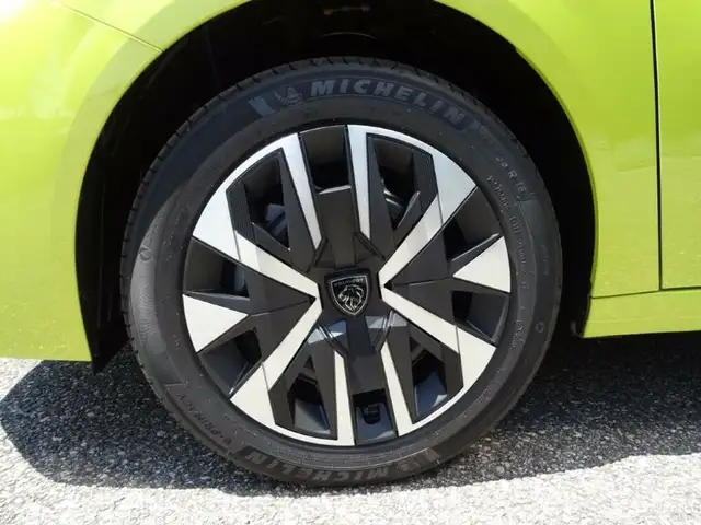 Peugeot 208 view 7