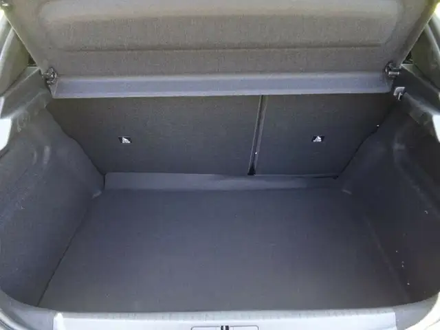 Peugeot 208 view 8