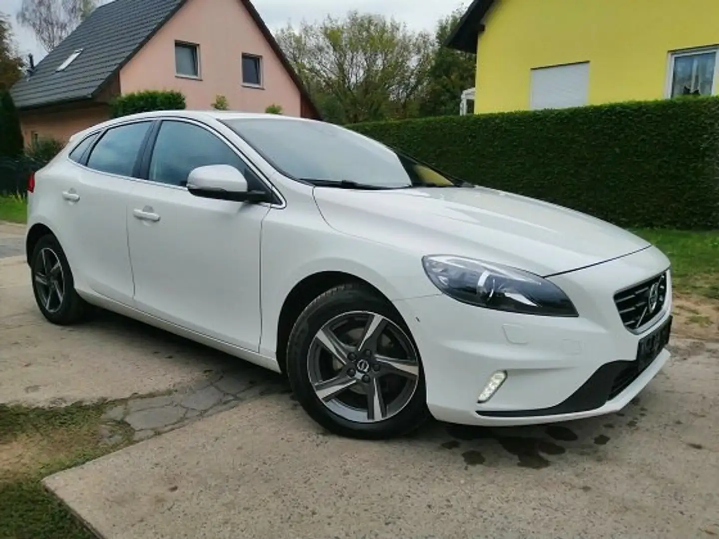 Volvo V40 D2 White - 2