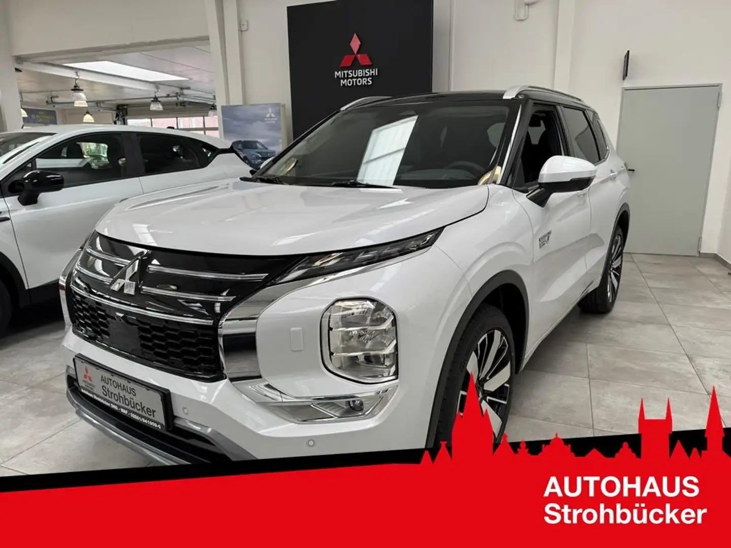 Mitsubishi Outlander 2.4 4WD TOP 360° HUD Pano 20 Zoll Weiß - 1