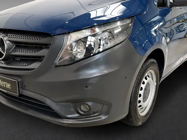 Mercedes-Benz Vito view 3