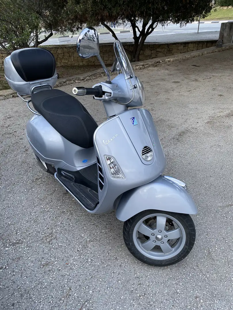 Vespa GTS 250ie Plateado - 1