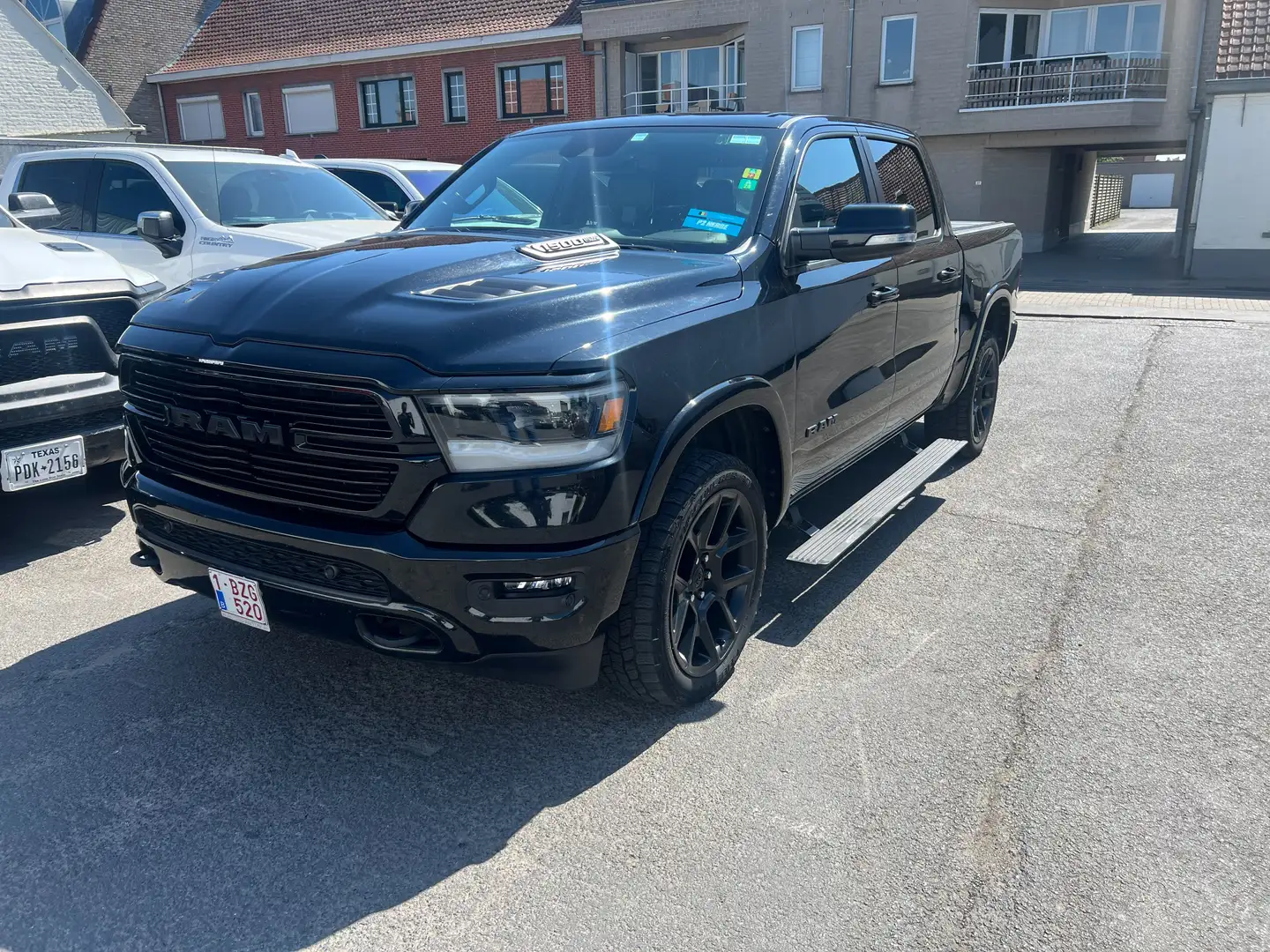 Dodge RAM laramie Noir - 1