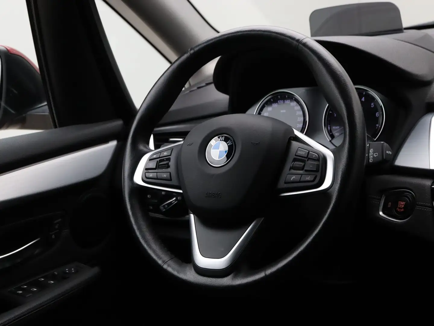 BMW 225 2 Serie 225Xi Active Tourer High Exe Sportline Rood - 2