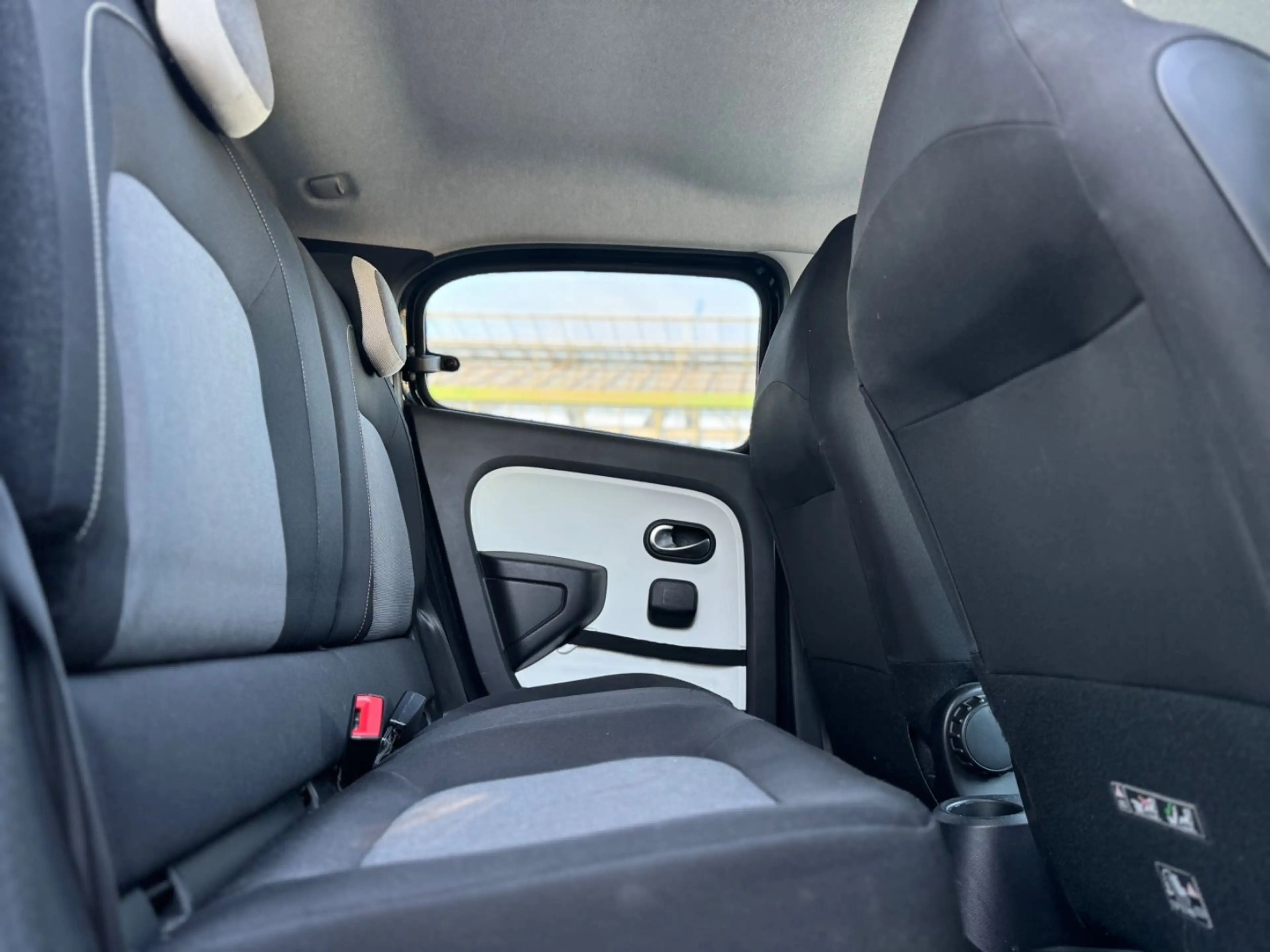 Renault Twingo Limited*AUTOM*KLIMA*PDC*BT*SHZ*SPORT*TÜV* — photo 14
