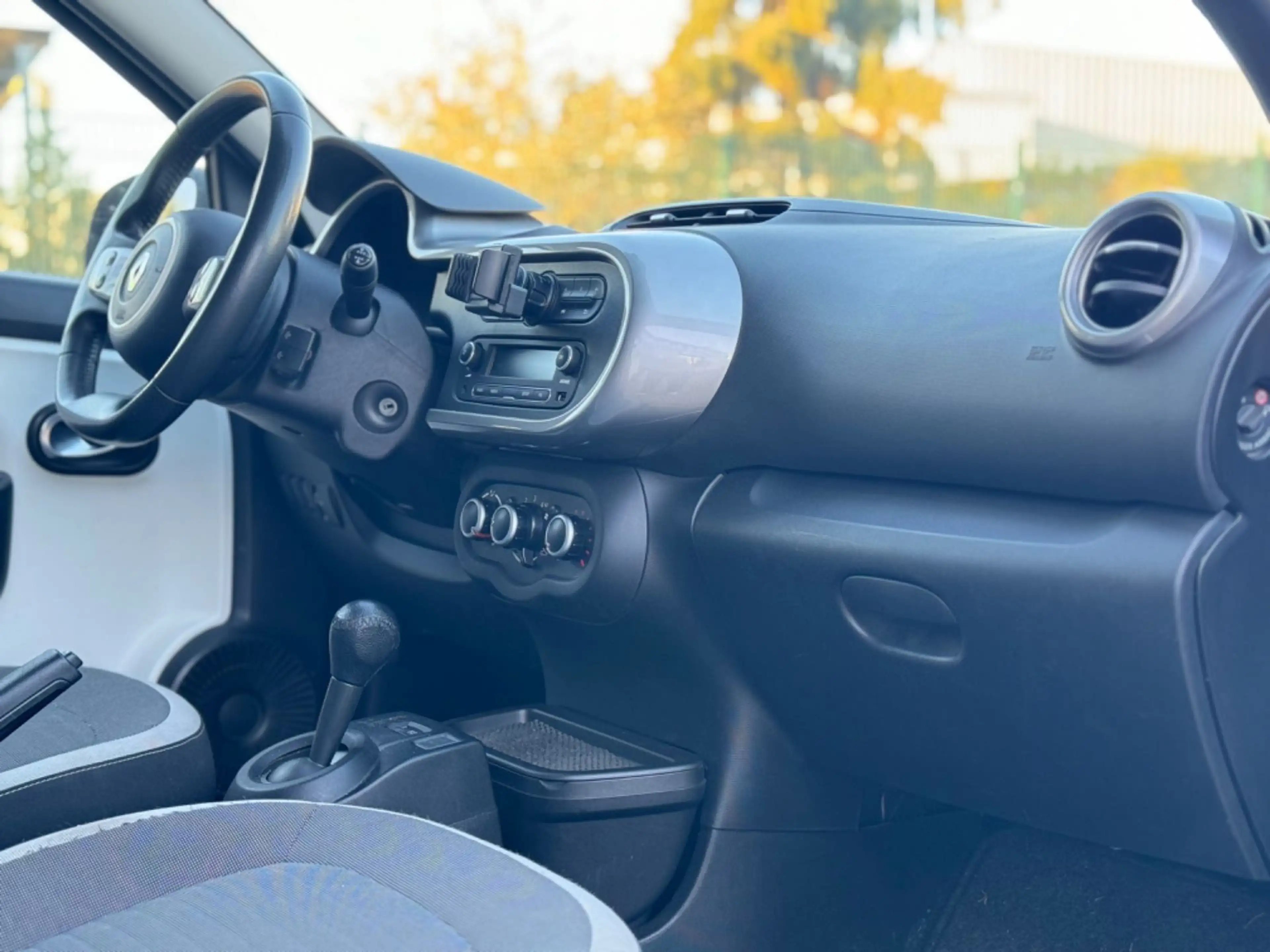 Renault Twingo Limited*AUTOM*KLIMA*PDC*BT*SHZ*SPORT*TÜV* — photo 11