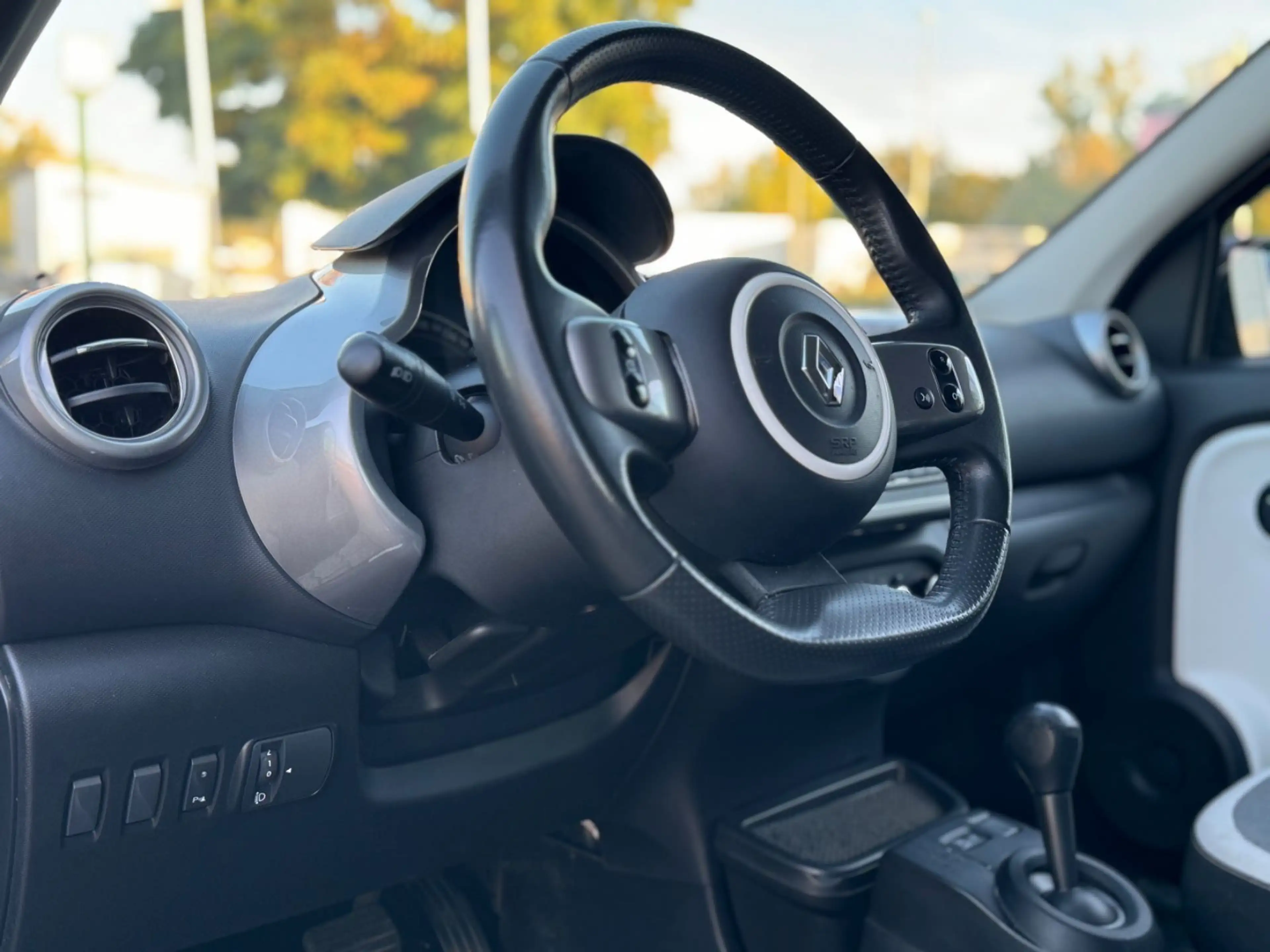 Renault Twingo Limited*AUTOM*KLIMA*PDC*BT*SHZ*SPORT*TÜV* — photo 9