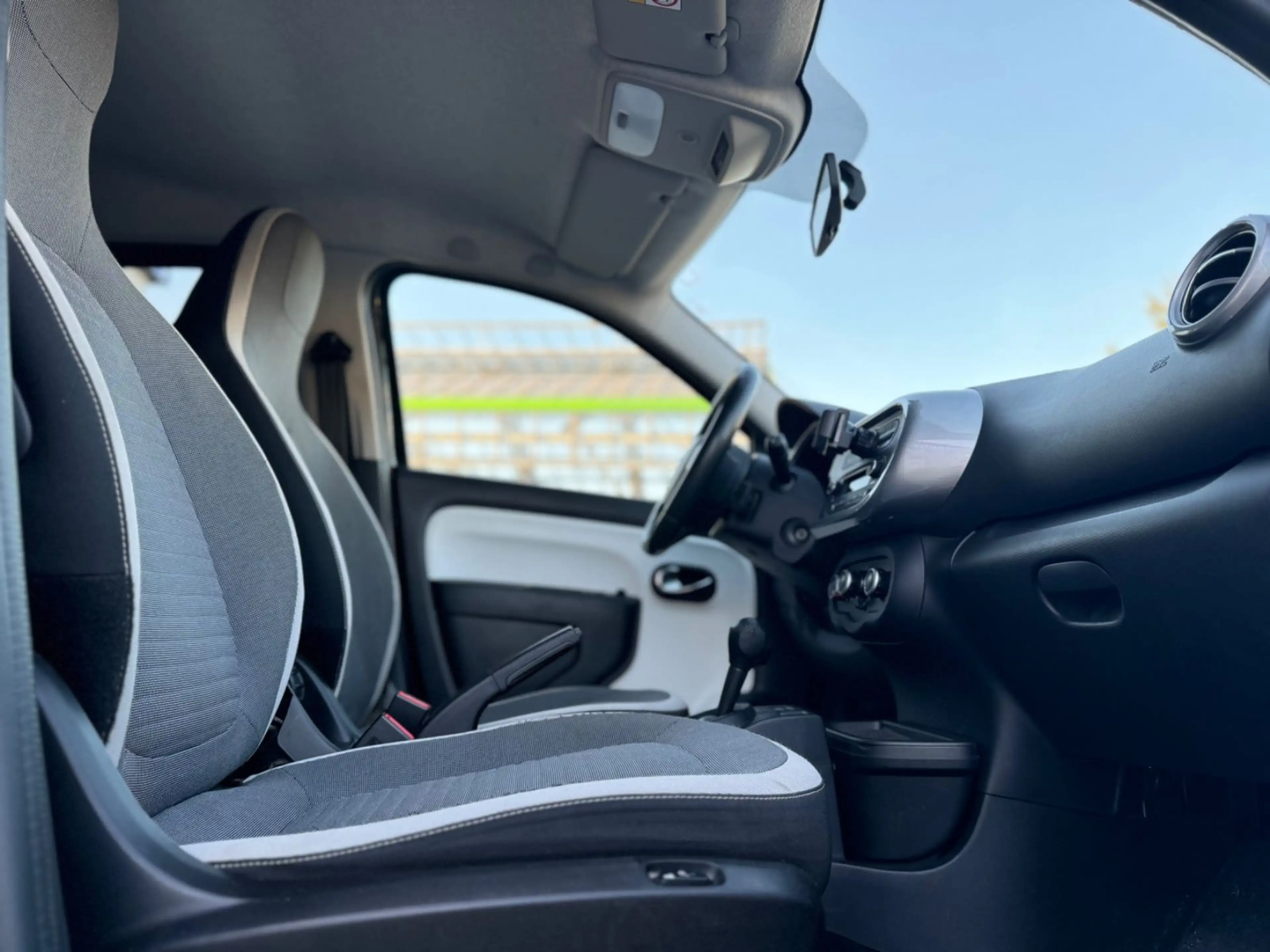 Renault Twingo Limited*AUTOM*KLIMA*PDC*BT*SHZ*SPORT*TÜV* — photo 12