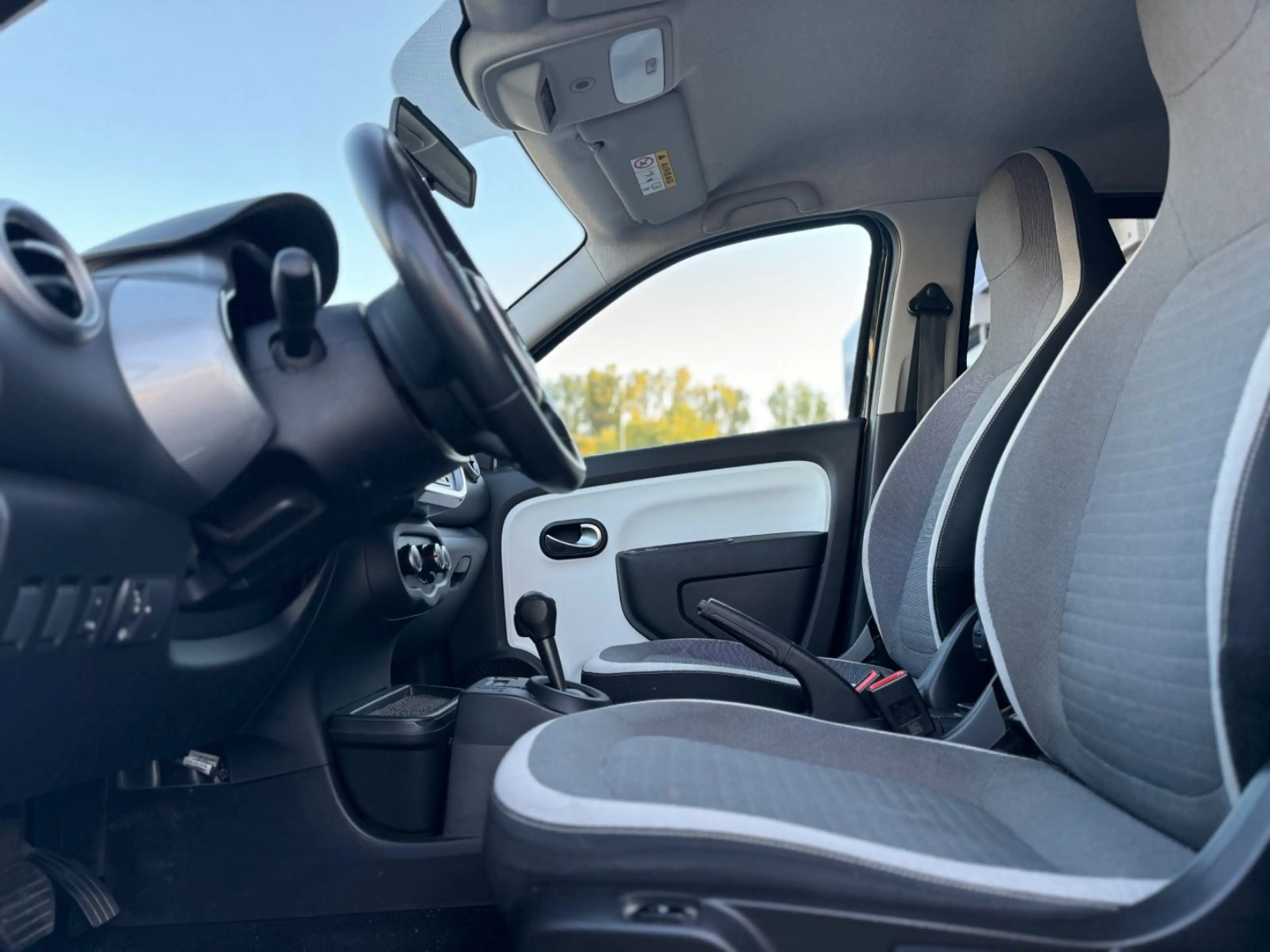 Renault Twingo Limited*AUTOM*KLIMA*PDC*BT*SHZ*SPORT*TÜV* — photo 10