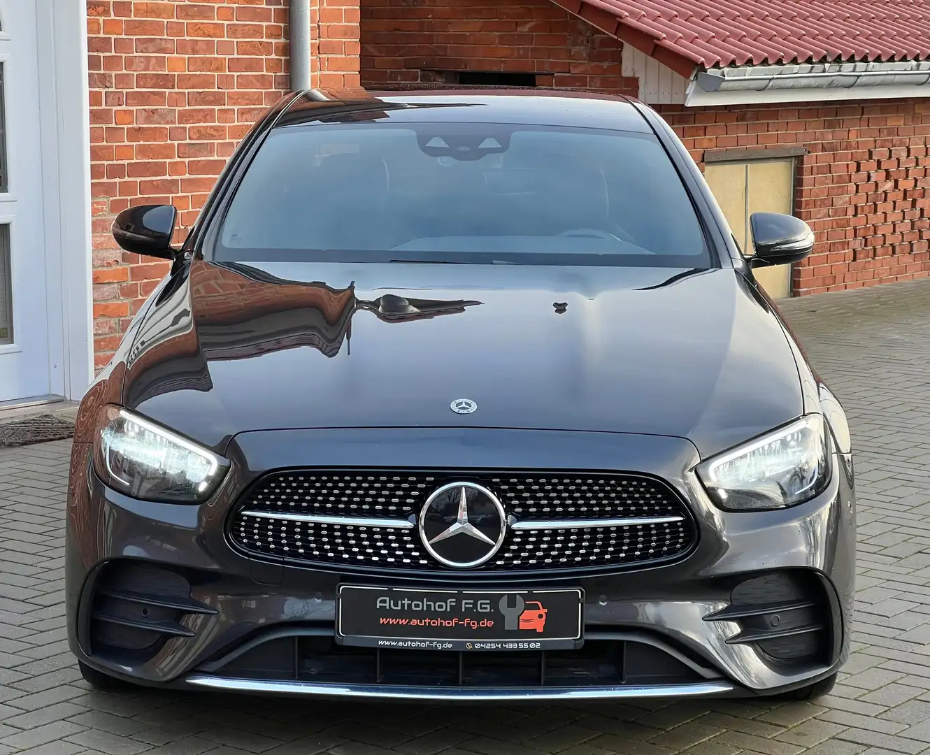 Mercedes-Benz E 400 E Klasse Lim.400 d 4Matic*AMG/CARPLAY/1HAND/19ZOLL Grau - 2