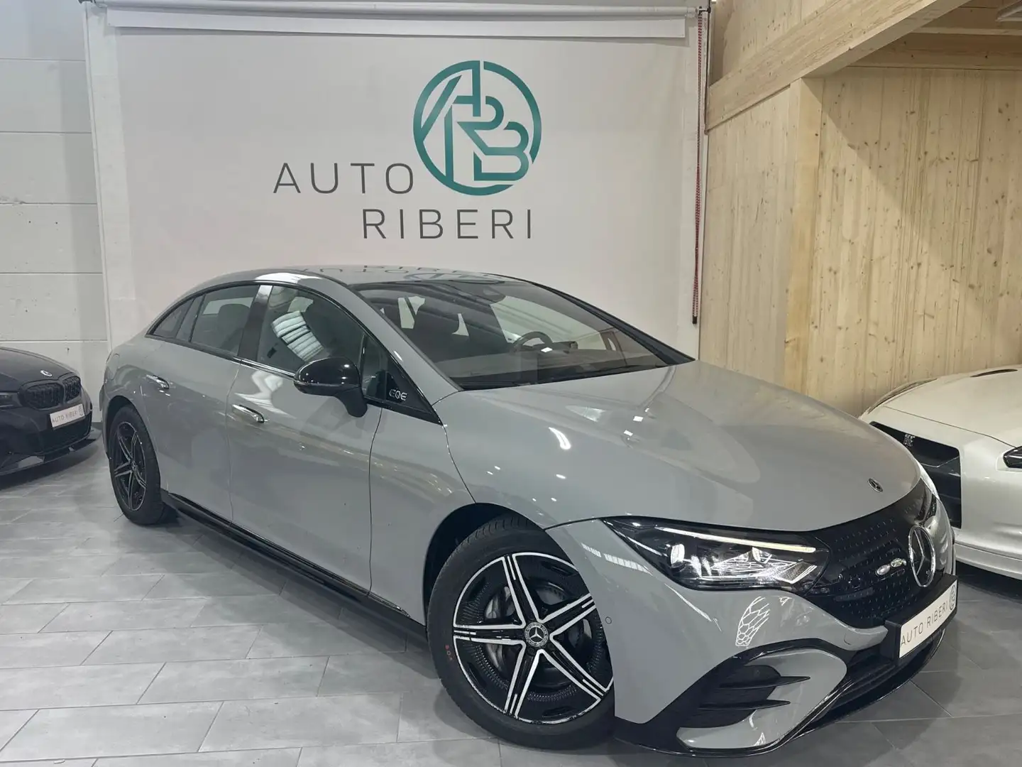 Mercedes-Benz EQE 500 4Matic*Burmester*360°*HUD*AHK-Schwenkbar Grau - 1