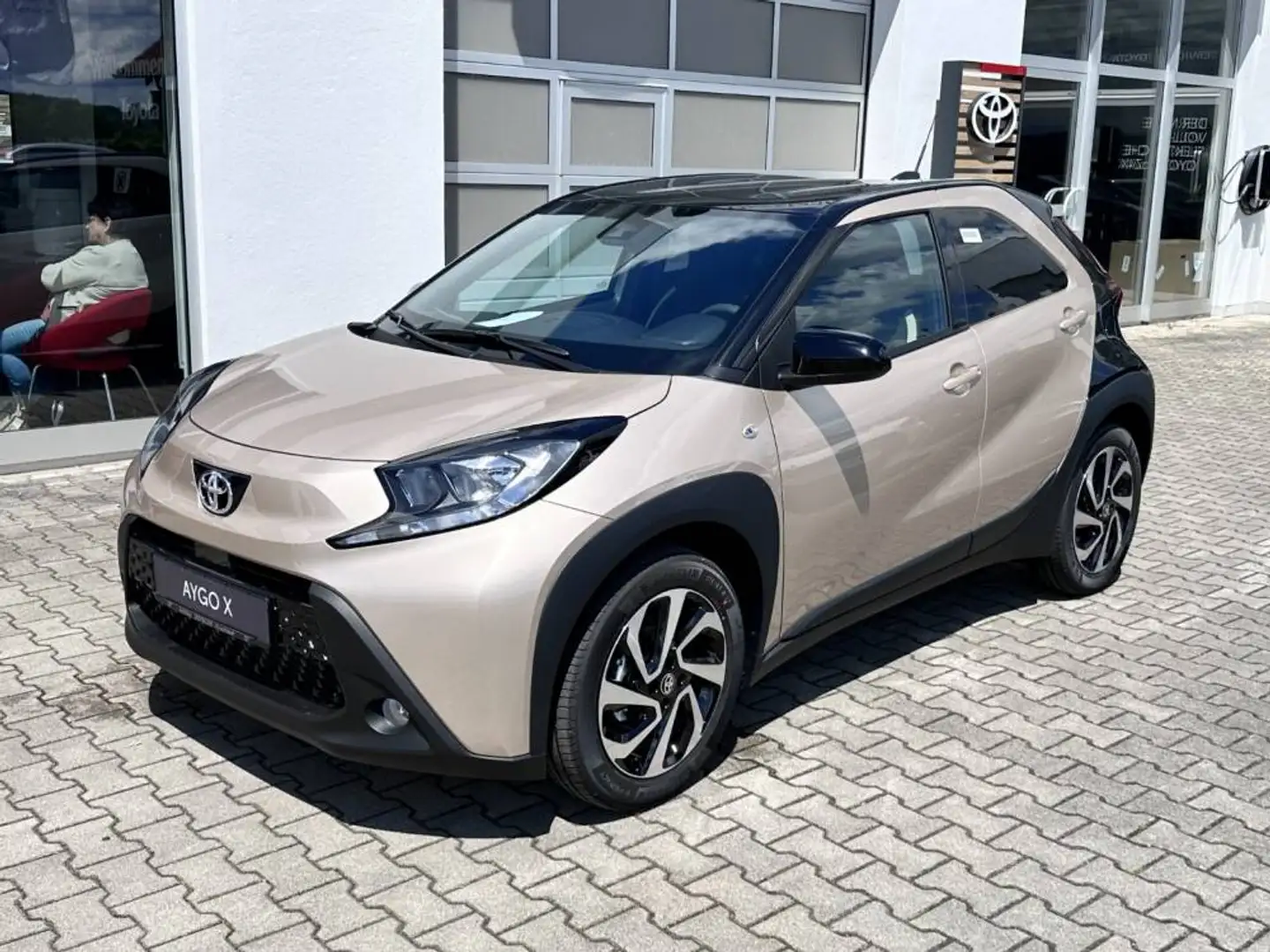 Toyota Aygo X AYGO X 1,0 l MT Teamplayer*1,99%* Beige - 1