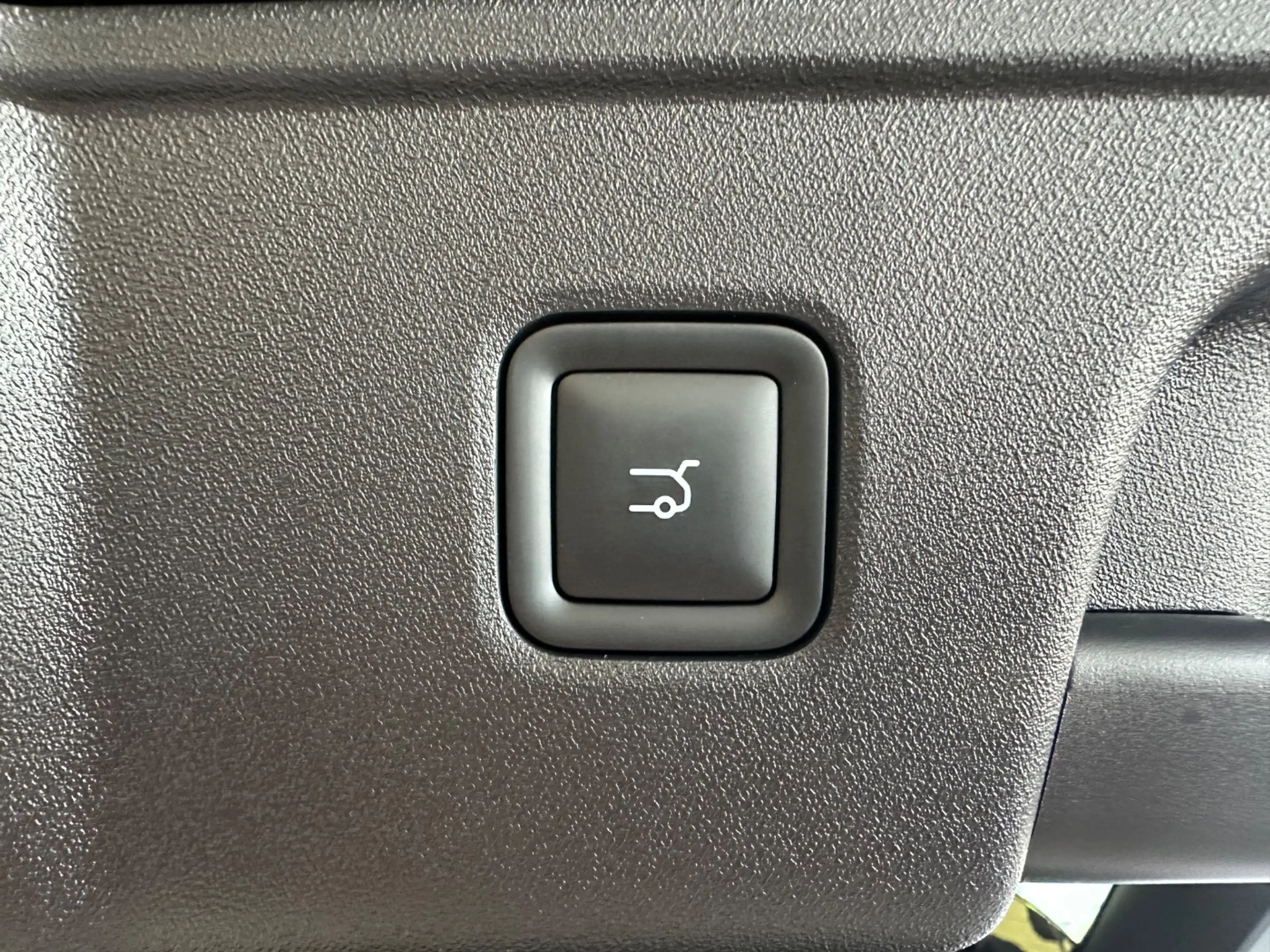 Leapmotor C10 Hybrid REEV RWD 974KM Reichweite — photo 10
