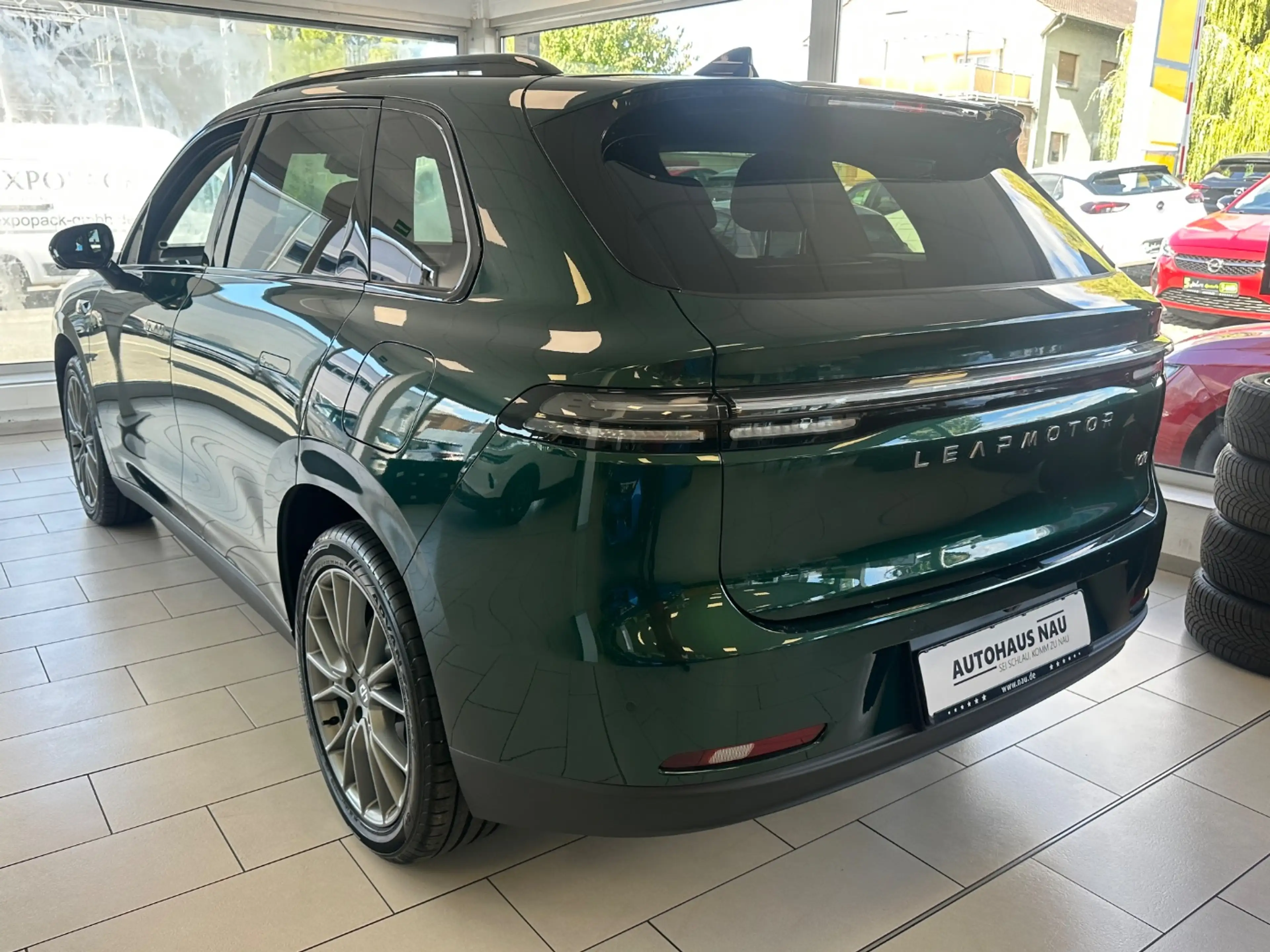 Leapmotor C10 Hybrid REEV RWD 974KM Reichweite — photo 4