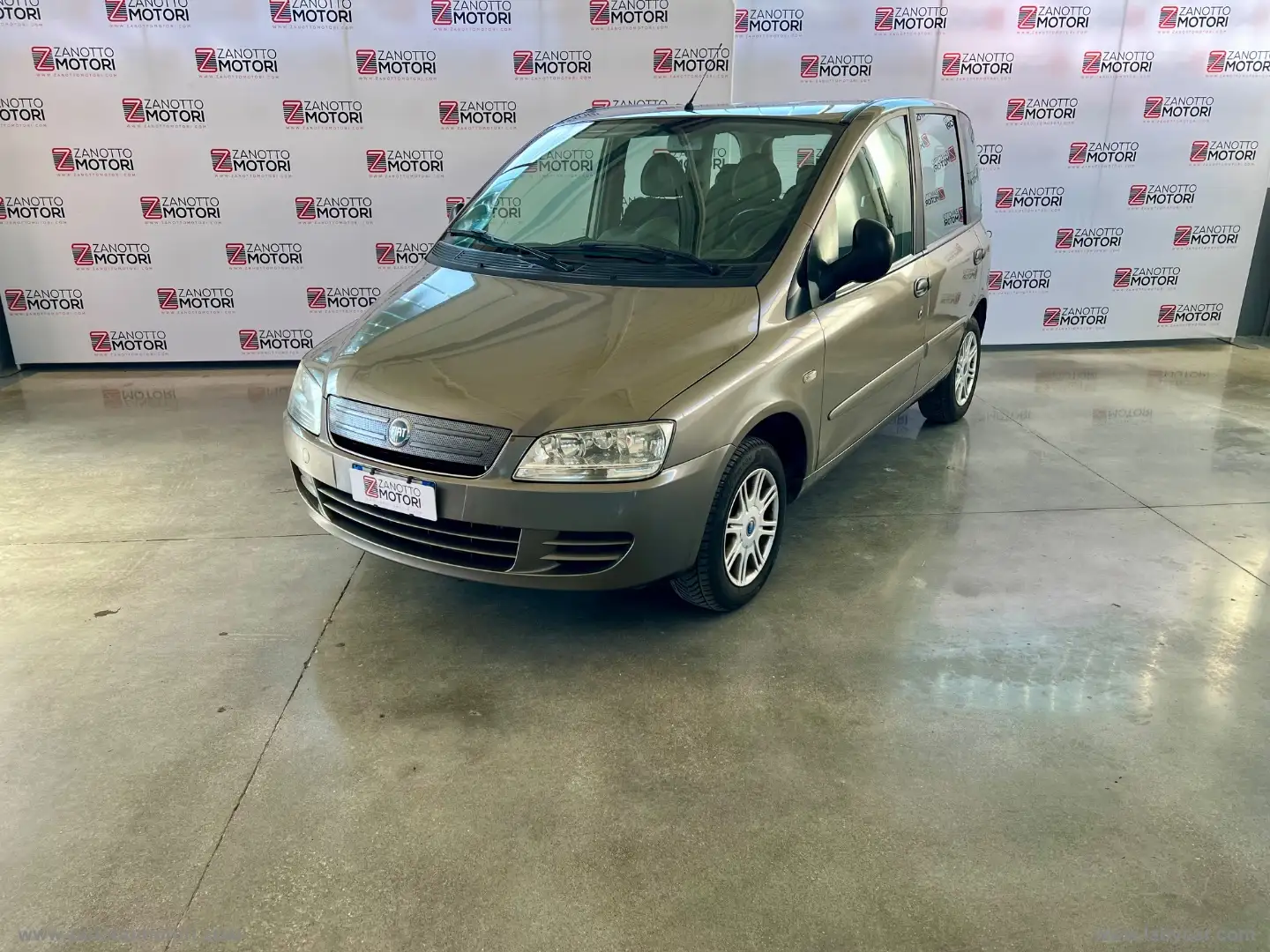 Fiat Multipla 1.6 16V Natural Power Dynamic OCCASIONE Gris - 1