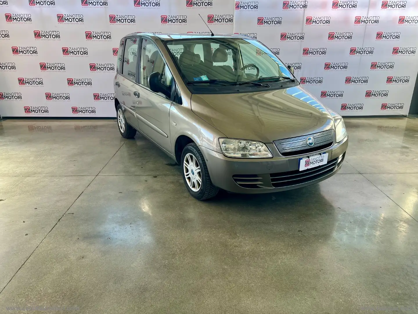 Fiat Multipla 1.6 16V Natural Power Dynamic OCCASIONE Gris - 2