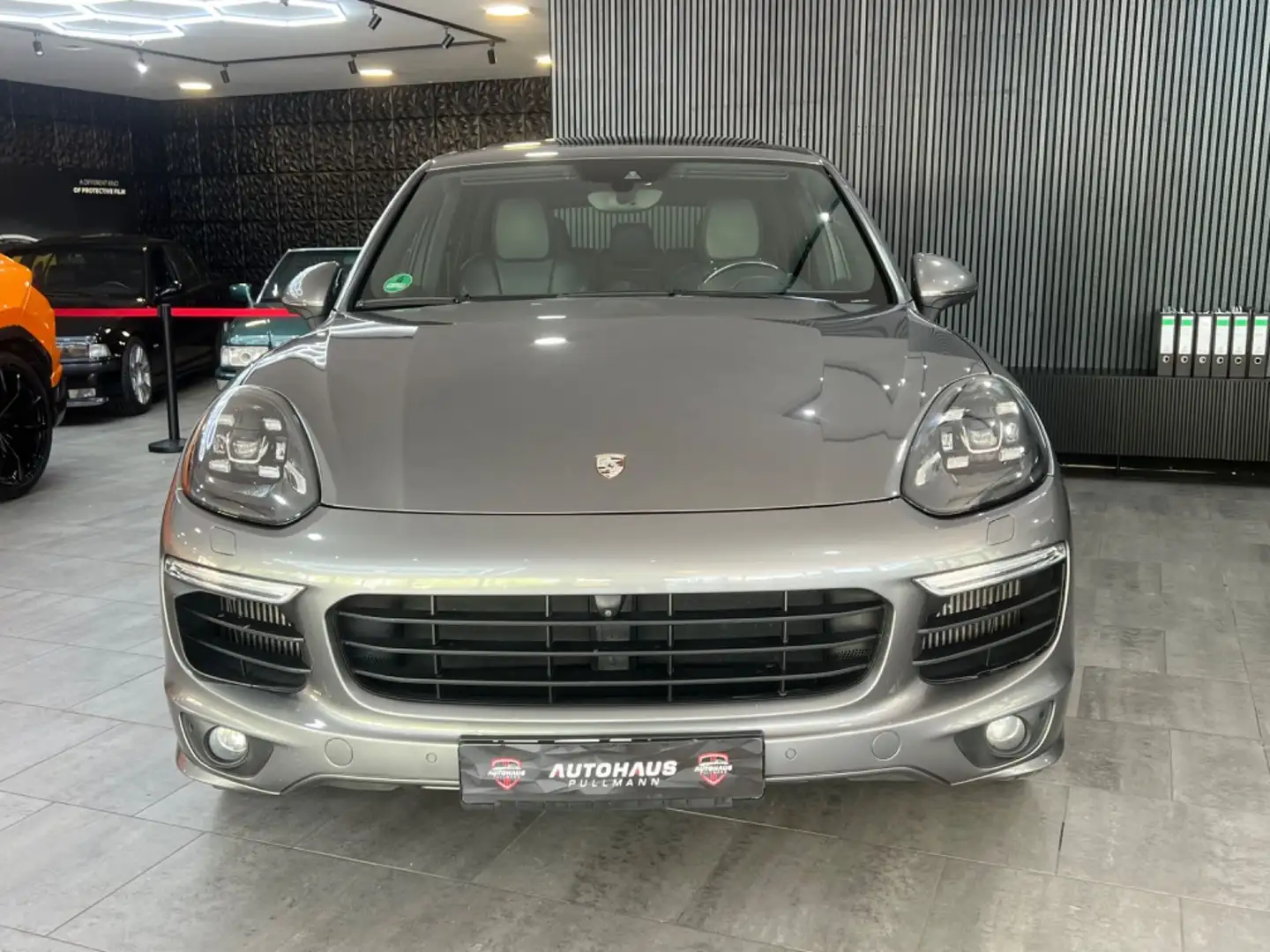 Porsche Cayenne S Diesel Platinum Sport Designe +NAVI+ Grijs - 2