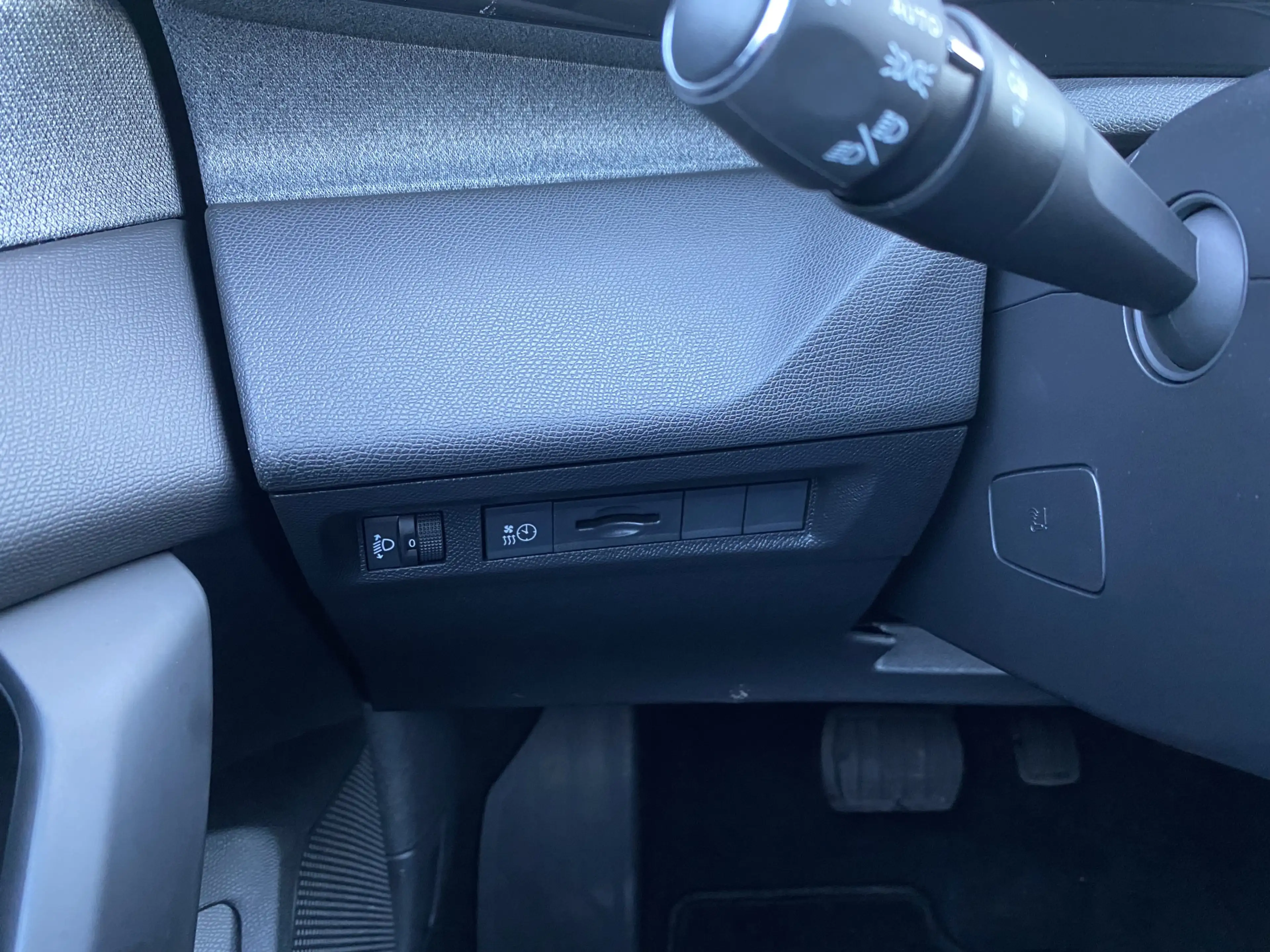 Peugeot 408 e-408 Allure 58 kWh , Bereik 350 km Stoel & Stuurv — photo 21