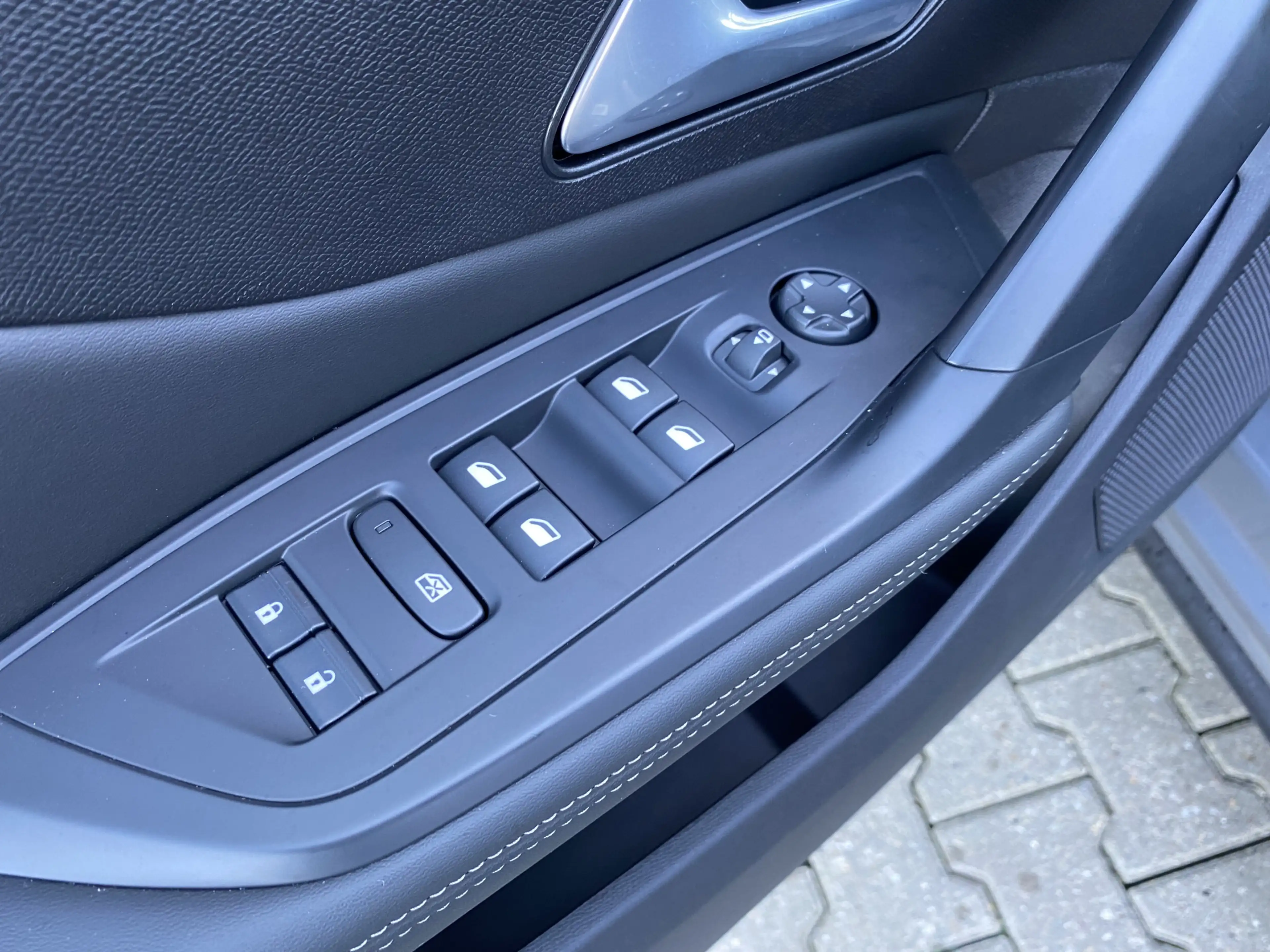 Peugeot 408 e-408 Allure 58 kWh , Bereik 350 km Stoel & Stuurv — photo 18