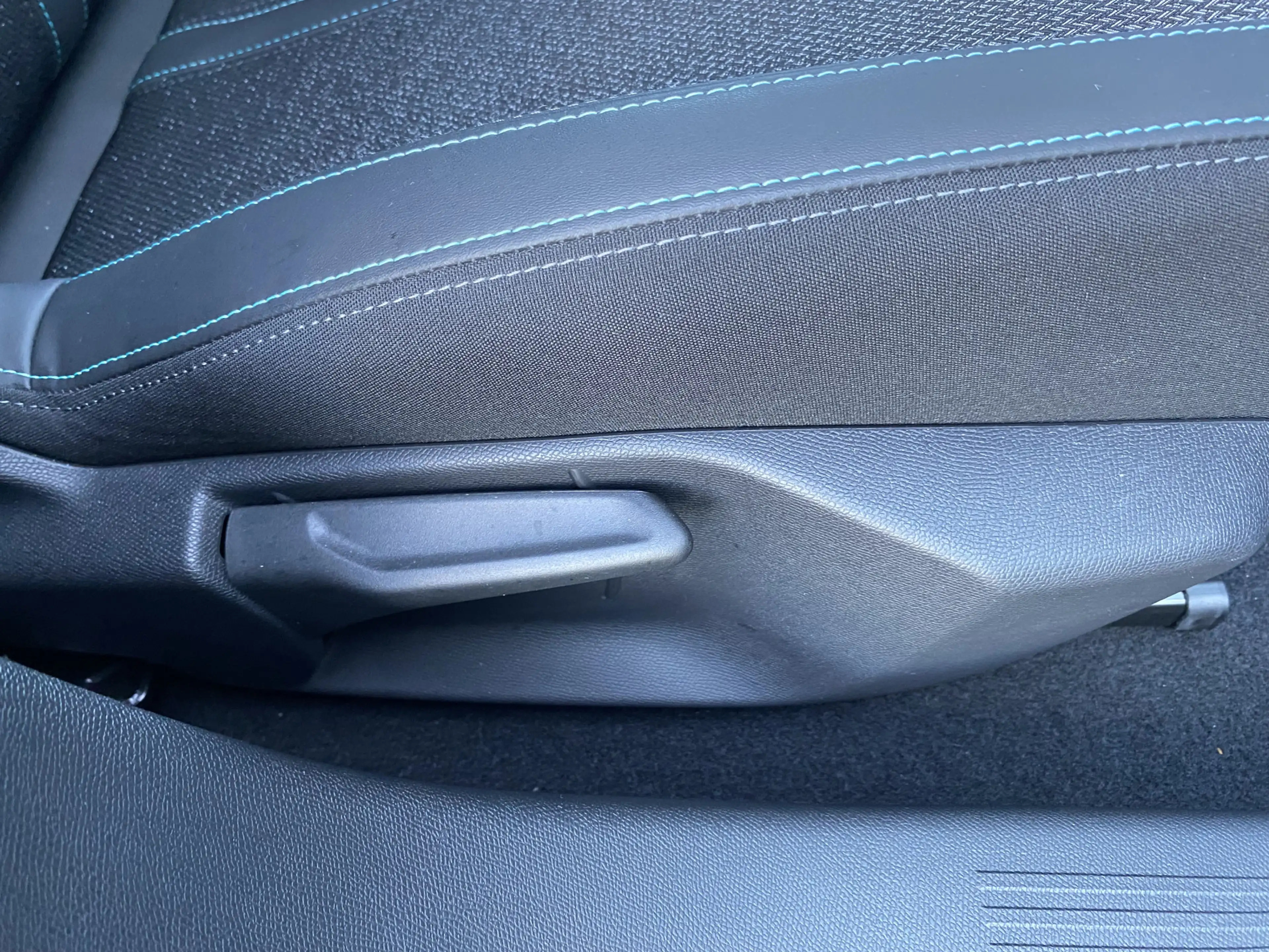 Peugeot 408 e-408 Allure 58 kWh , Bereik 350 km Stoel & Stuurv — photo 38
