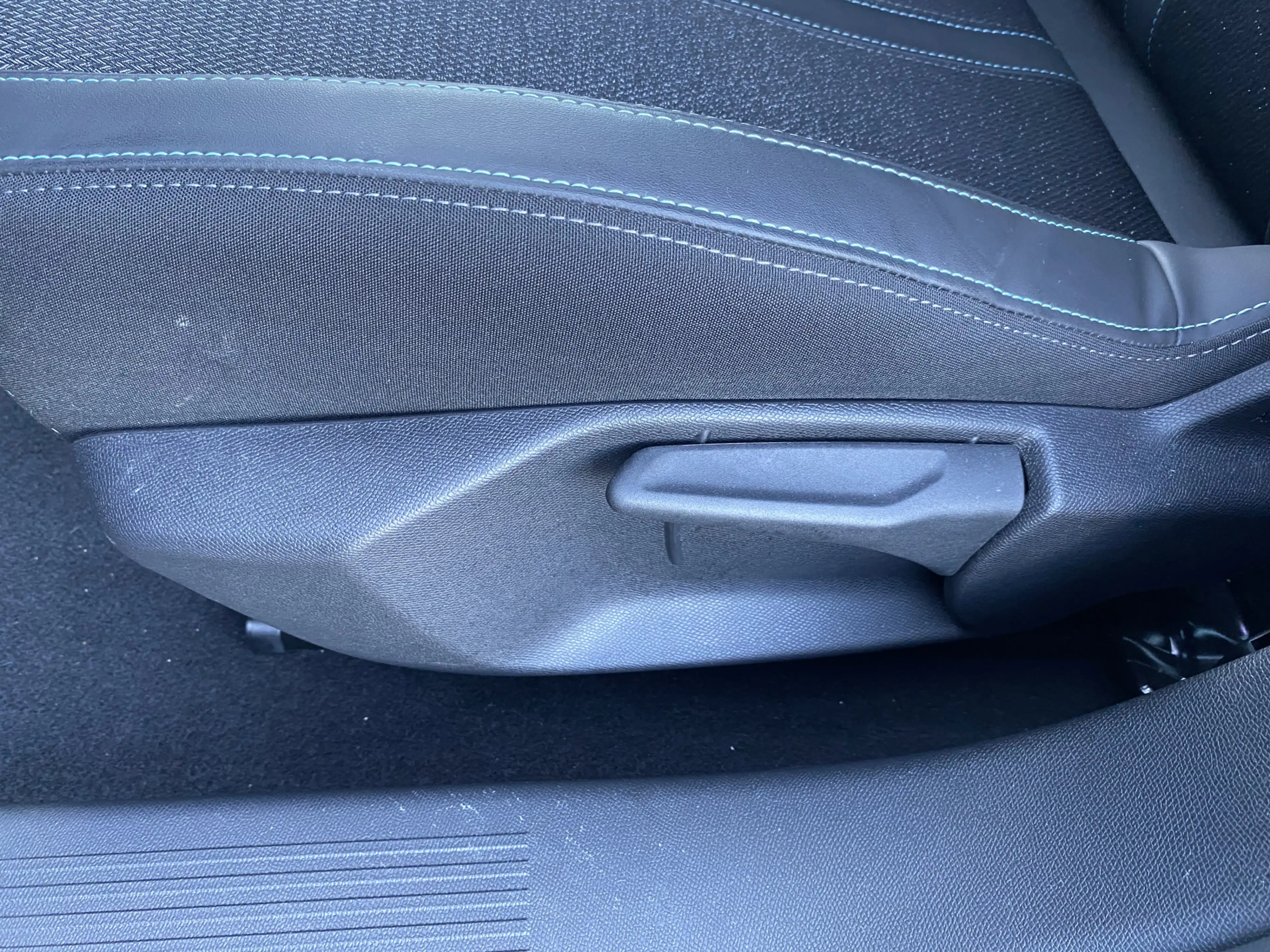 Peugeot 408 e-408 Allure 58 kWh , Bereik 350 km Stoel & Stuurv — photo 17