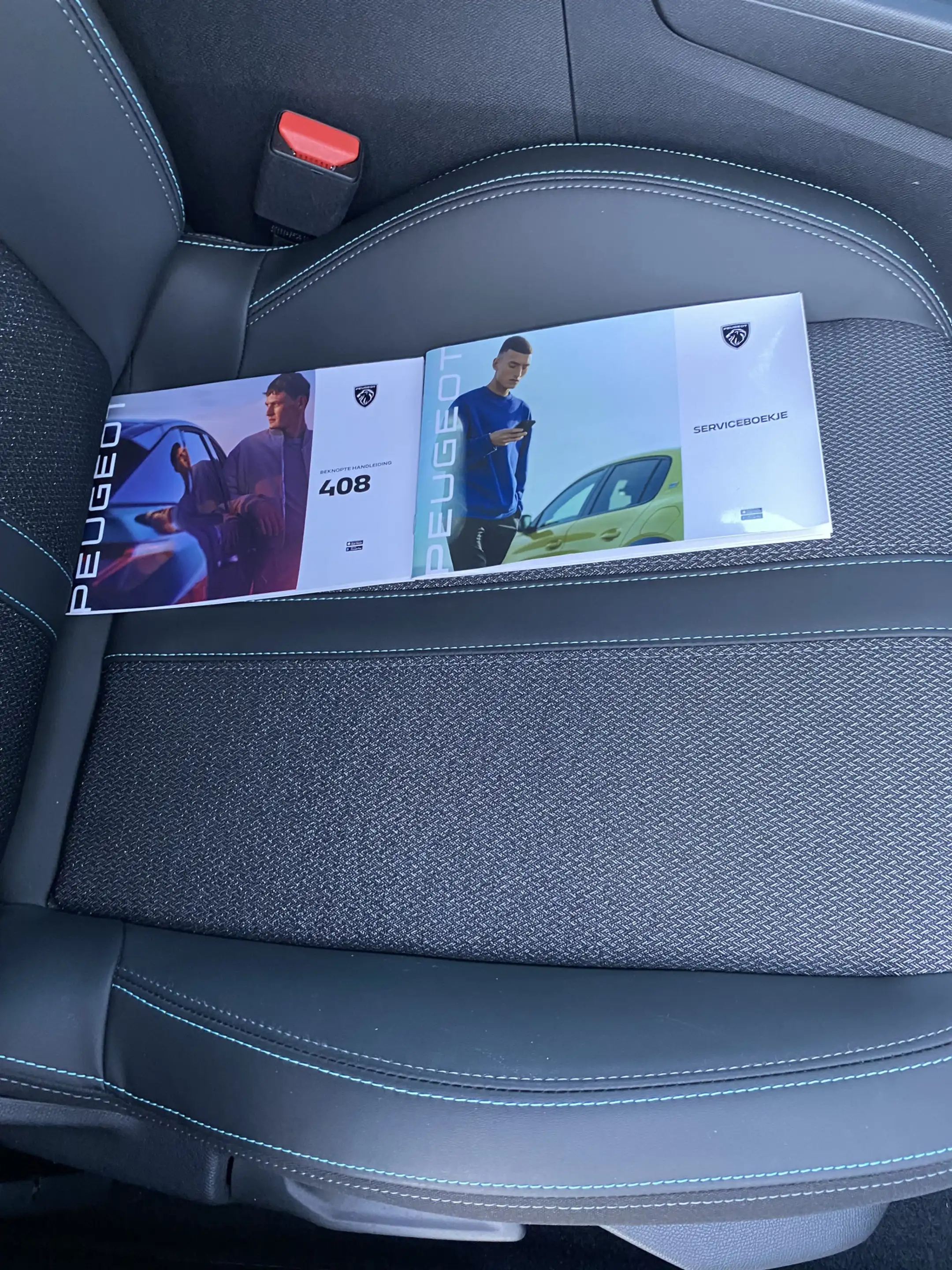 Peugeot 408 e-408 Allure 58 kWh , Bereik 350 km Stoel & Stuurv — photo 40