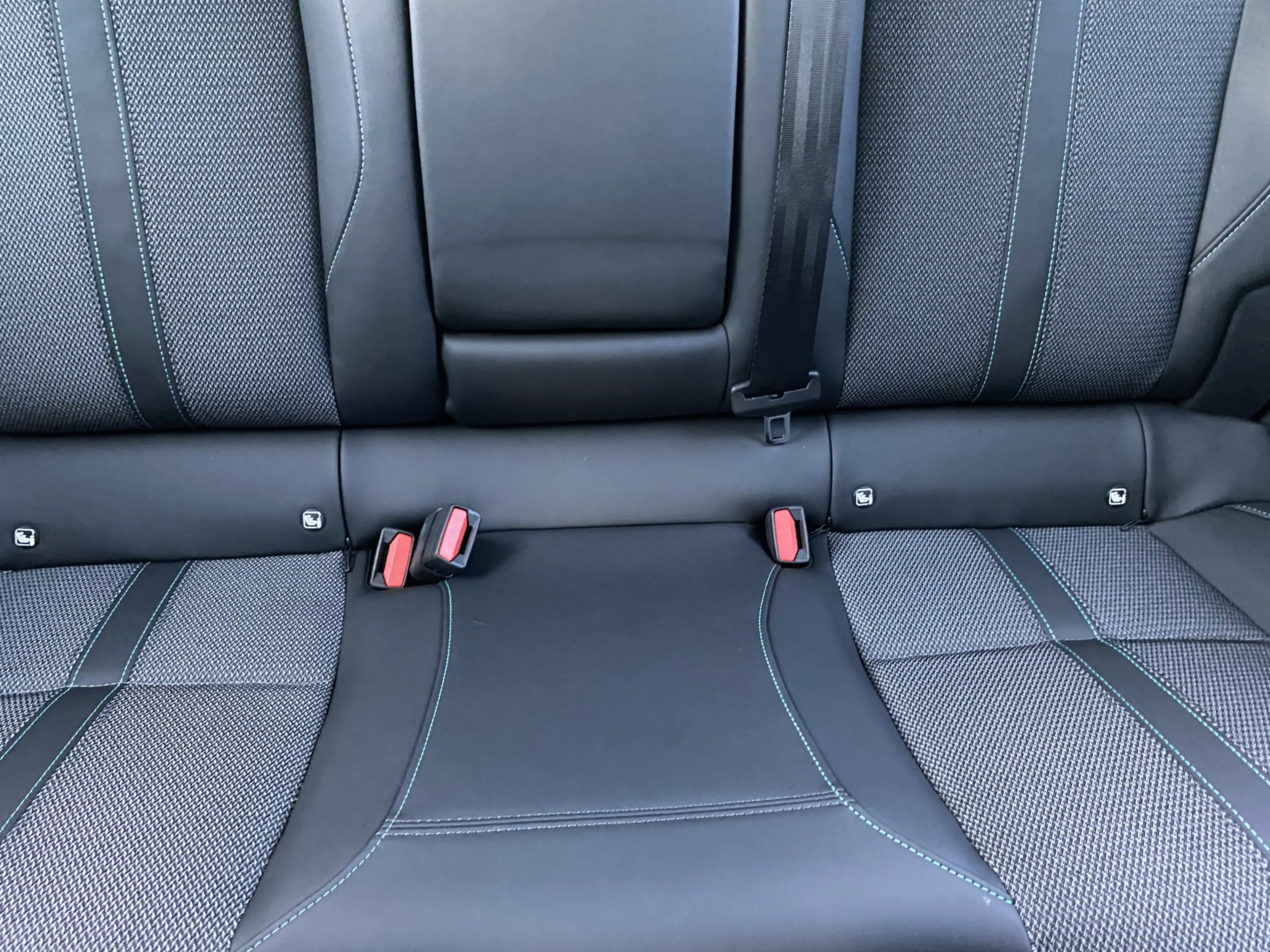 Peugeot 408 e-408 Allure 58 kWh , Bereik 350 km Stoel & Stuurv — photo 39