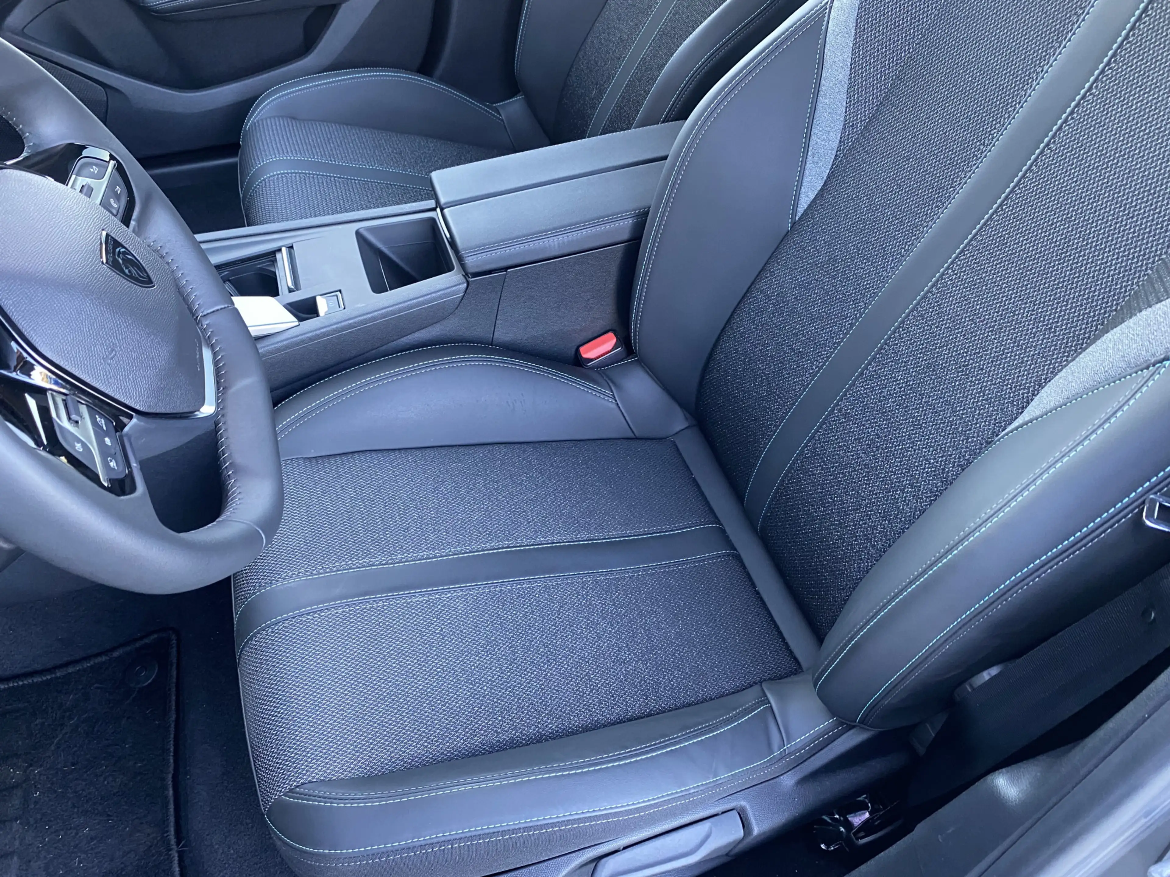Peugeot 408 e-408 Allure 58 kWh , Bereik 350 km Stoel & Stuurv — photo 15