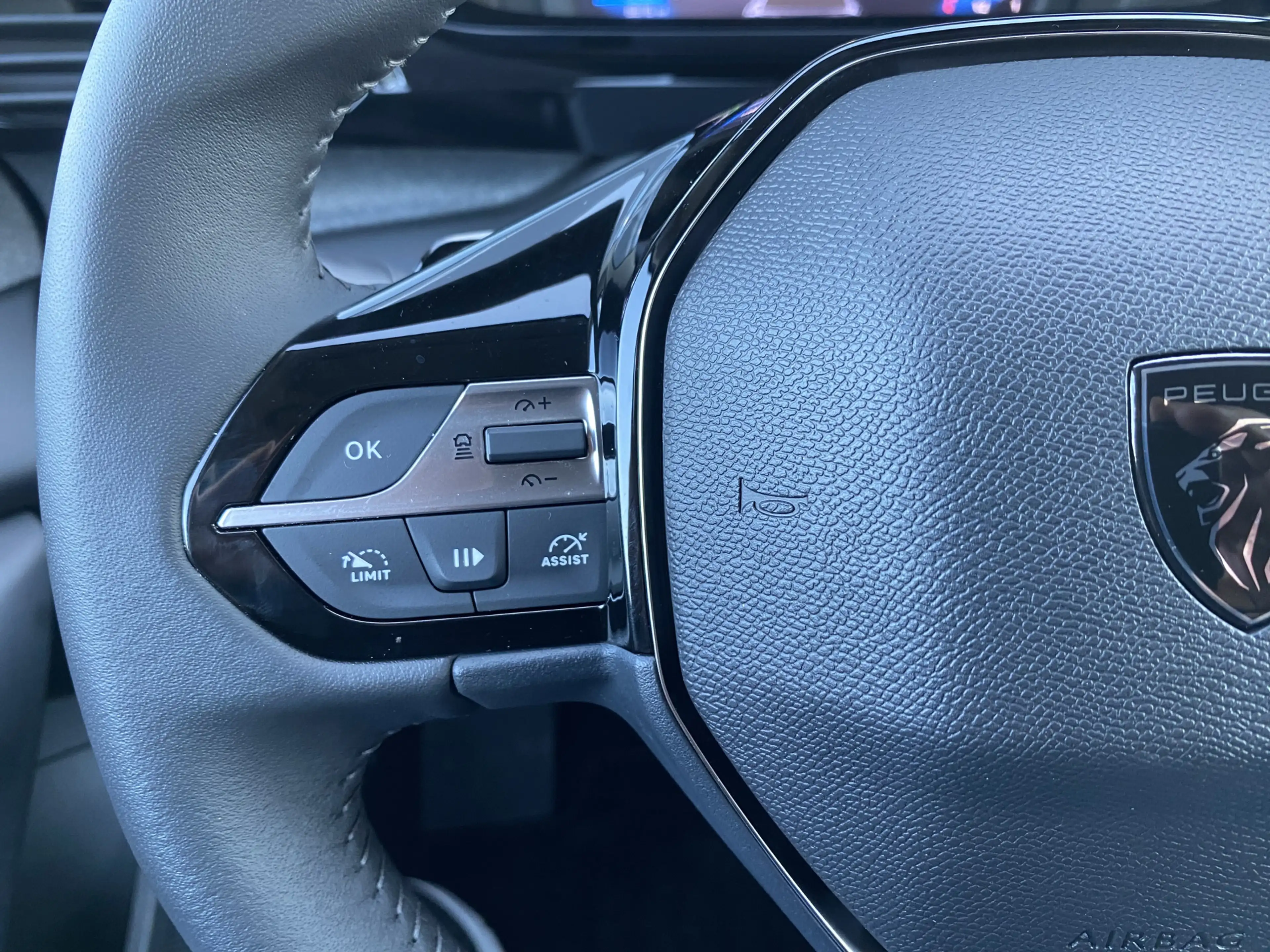 Peugeot 408 e-408 Allure 58 kWh , Bereik 350 km Stoel & Stuurv — photo 22