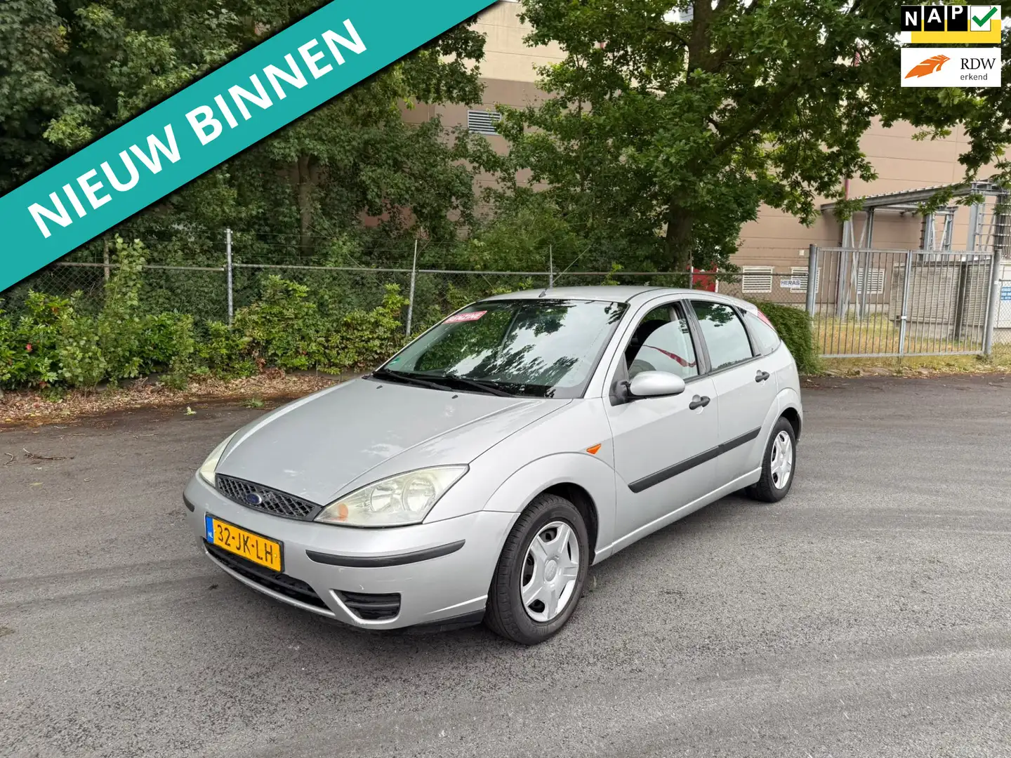 Ford Focus 1.6-16V Cool Edition ZO INGERUILD DUS ZO WEG PRIJS Grijs - 1