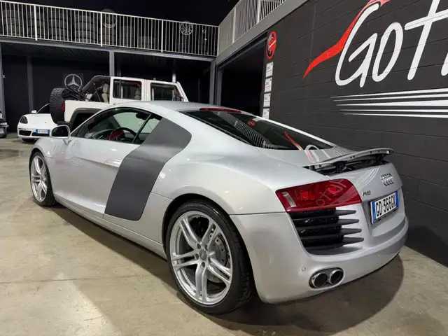 Audi R8 view 6