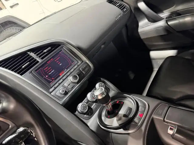 Audi R8 view 13